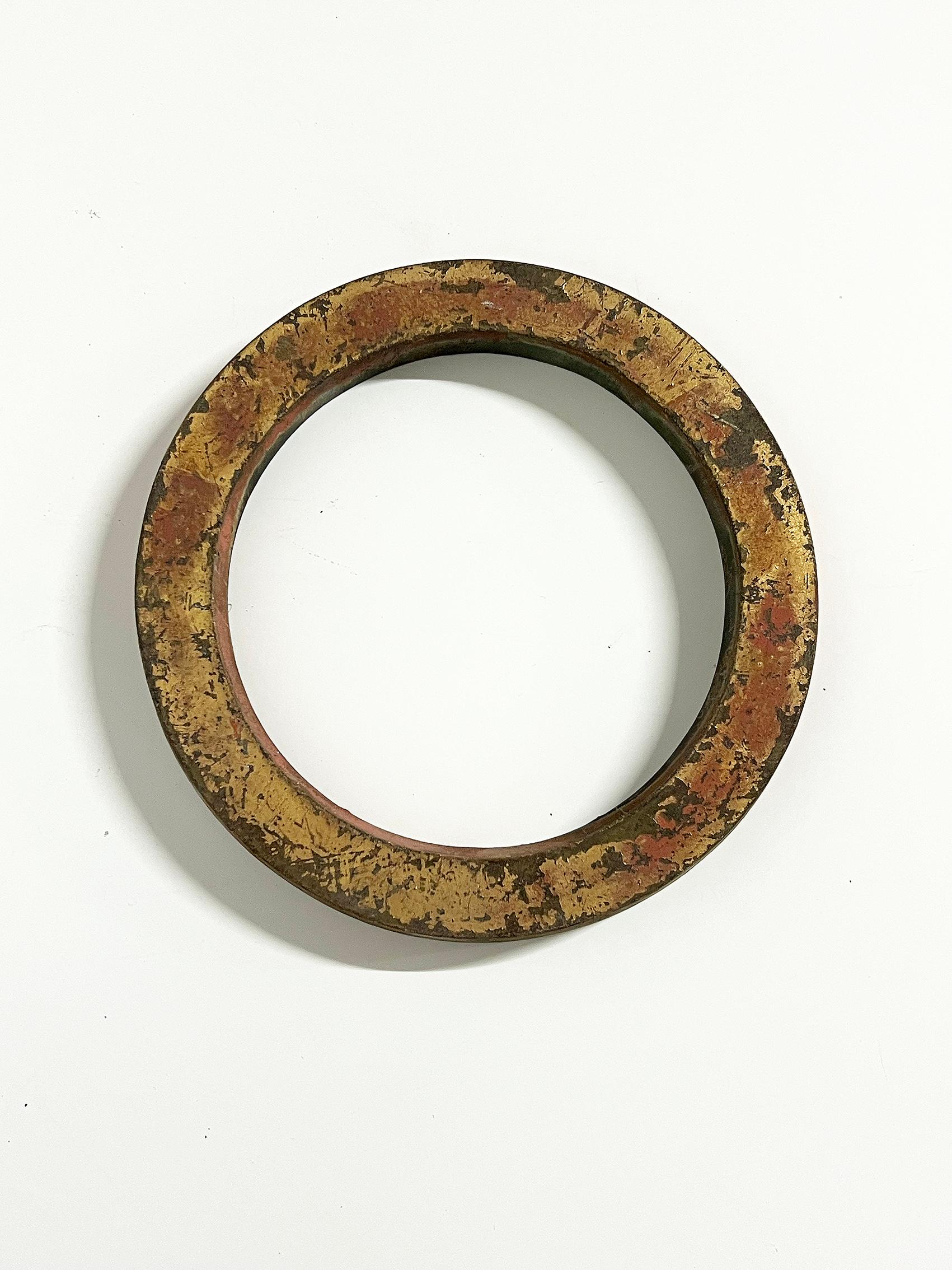 Vintage letter O in solid brass, covered with old paint (red & gold), Sweden ca 1940's.
Wear and patina consistent with age and use. Paint loss as seen on the pictures.

