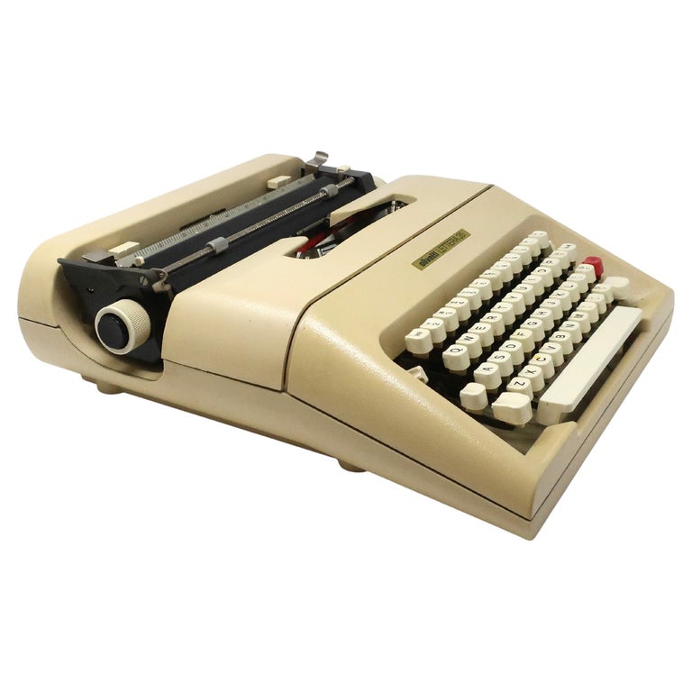 Vintage Lettera 35 Typewriter by Mario Bellini for Olivetti, 1970s For Sale