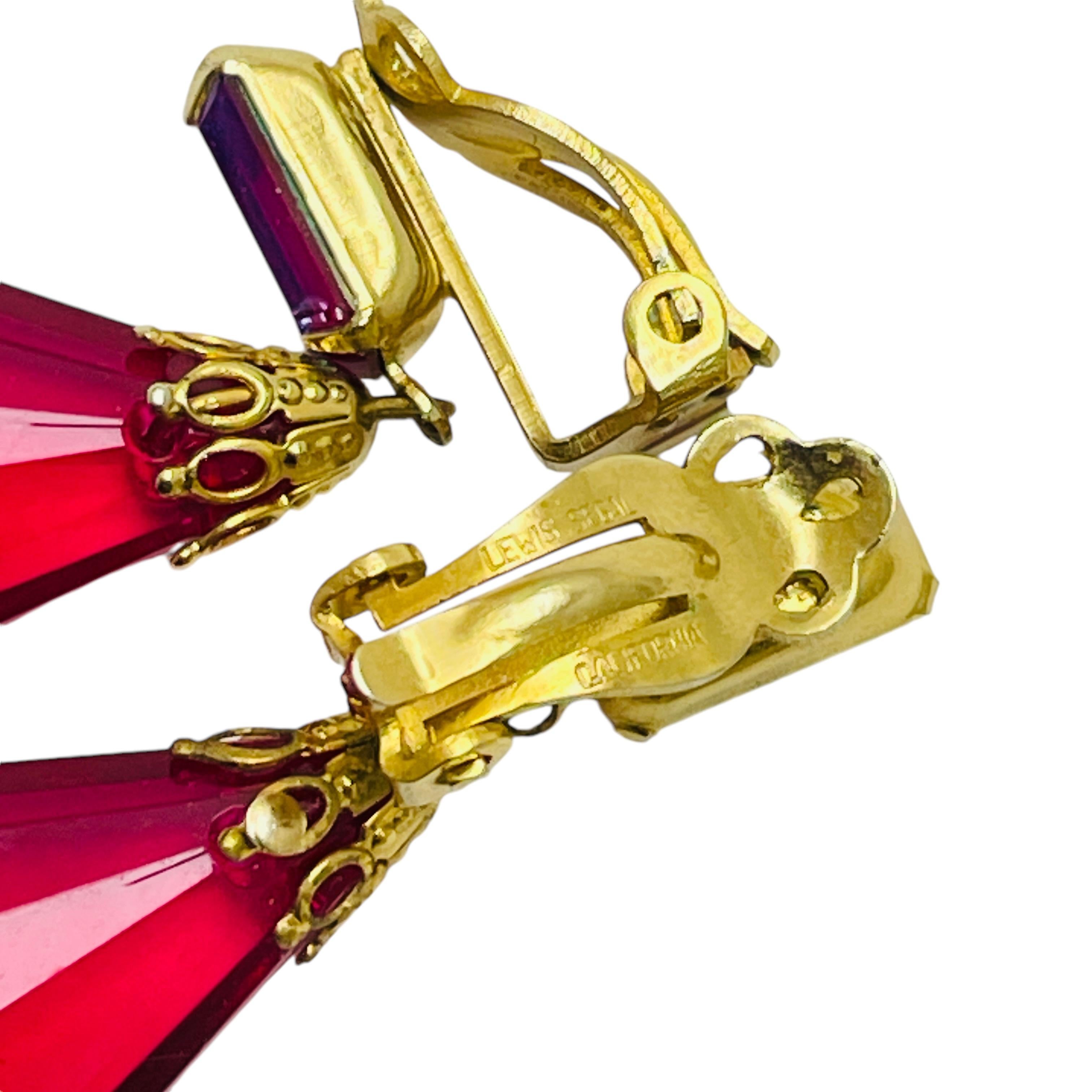Vintage LEWIS SEGAL signed gold tone fuchsia pink designer clip on earrings In Good Condition For Sale In Palos Hills, IL