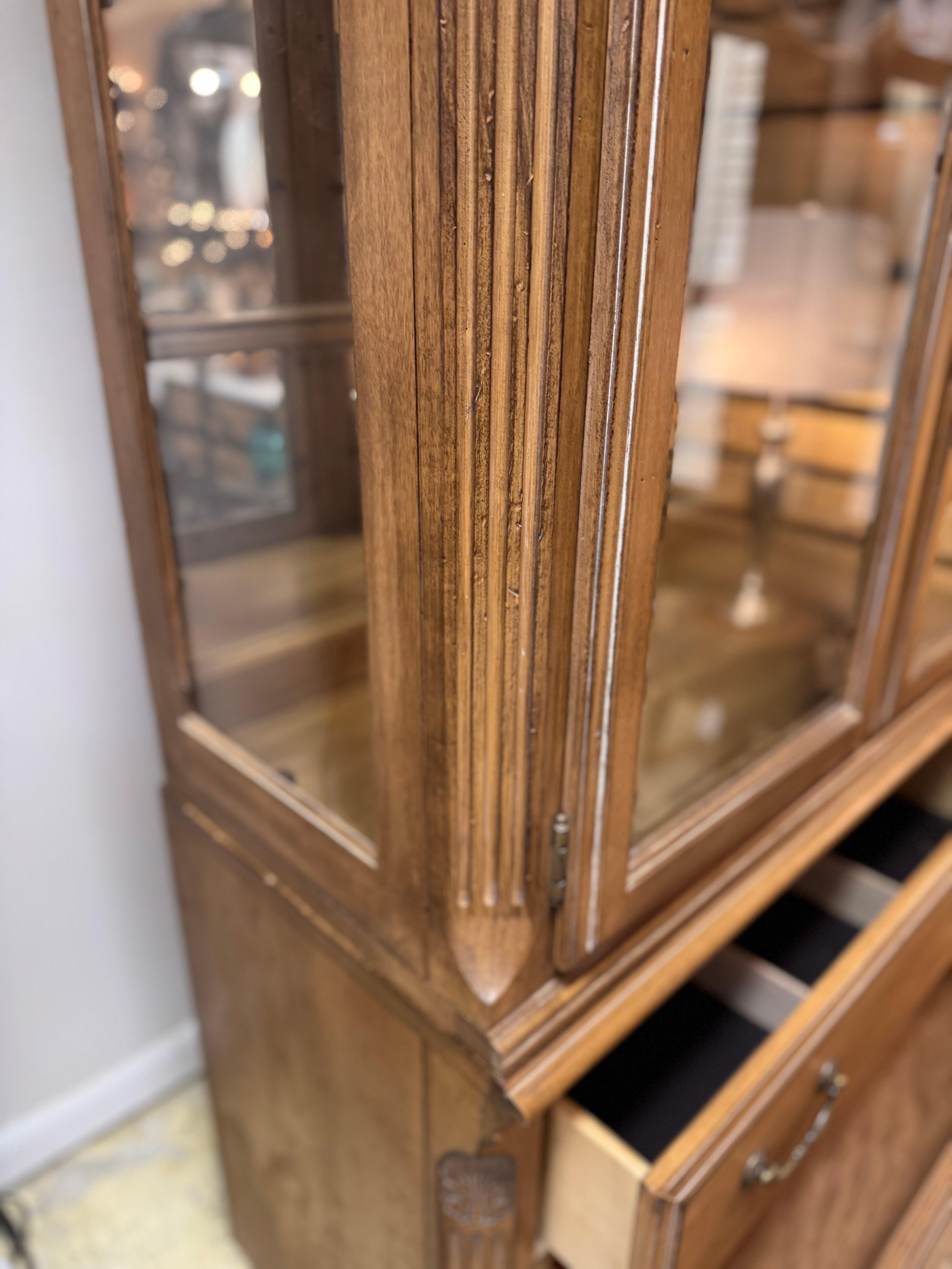 Legno Vetrinetta Lexington d'epoca  due parti in vendita