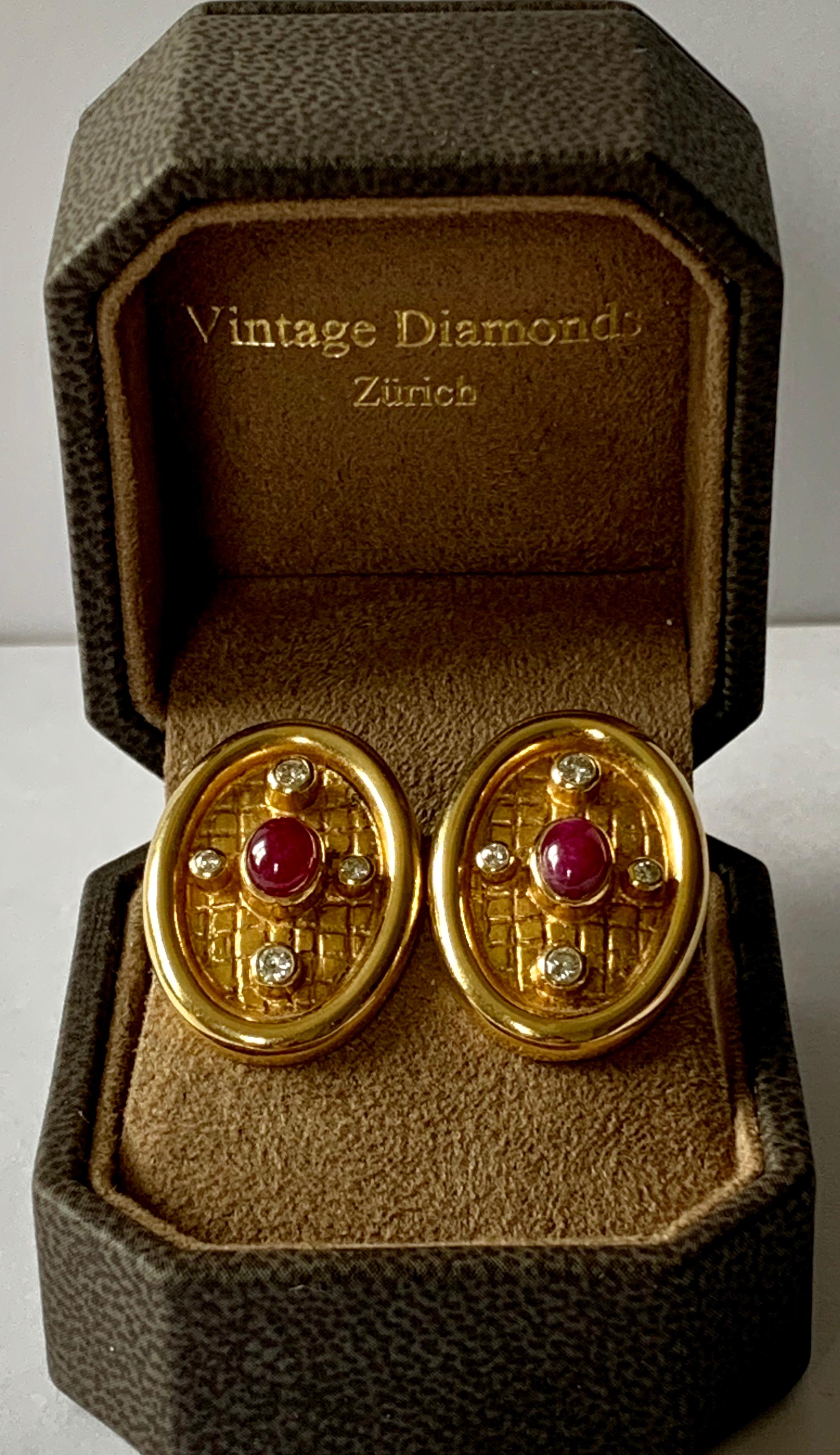 Vintage Ilias Lalaounis Ruby and Diamond 18 Karat Yellow Gold Earclips In Good Condition For Sale In Zurich, Zollstrasse