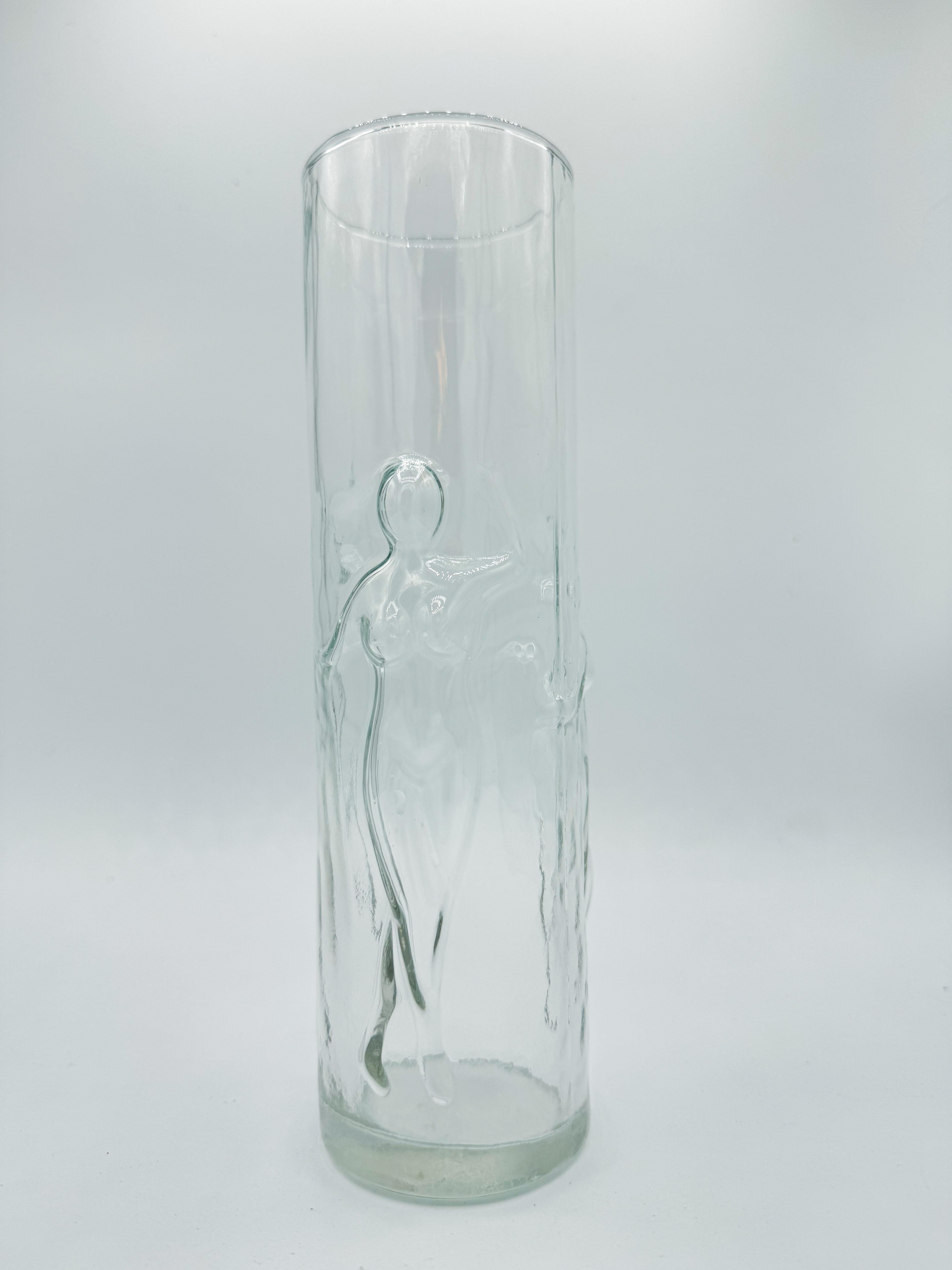Explore the Vintage Libbey La Femme Highball Glass, a striking example of Mid-Century Modern design that beautifully combines functionality and artistry. This unique piece features a captivating depiction of three nude women dancing, celebrating the