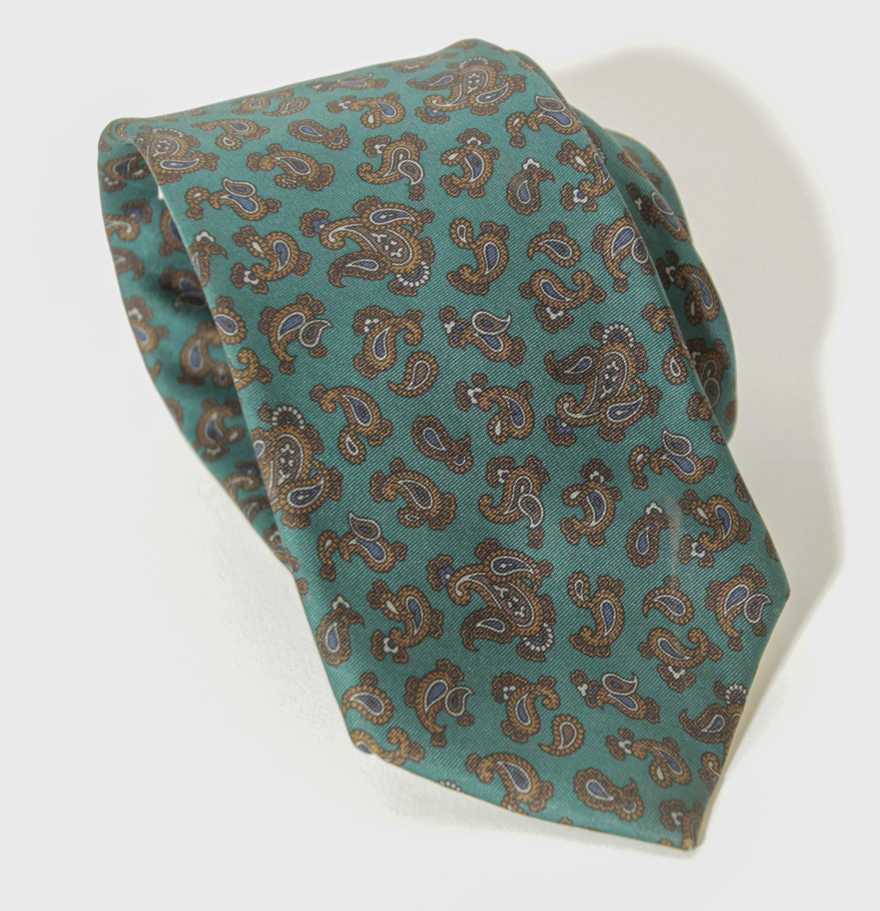 Vintage LIBERTY of London Silk Tie With Paisley Motifs Men NeckTie In Good Condition For Sale In North Hollywood, CA