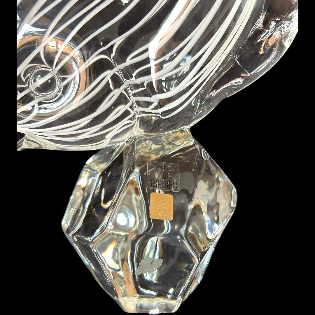 Italiano Scultura di pesce d'epoca Licio Zanetti Murano a strisce bianche e trasparenti in vendita
