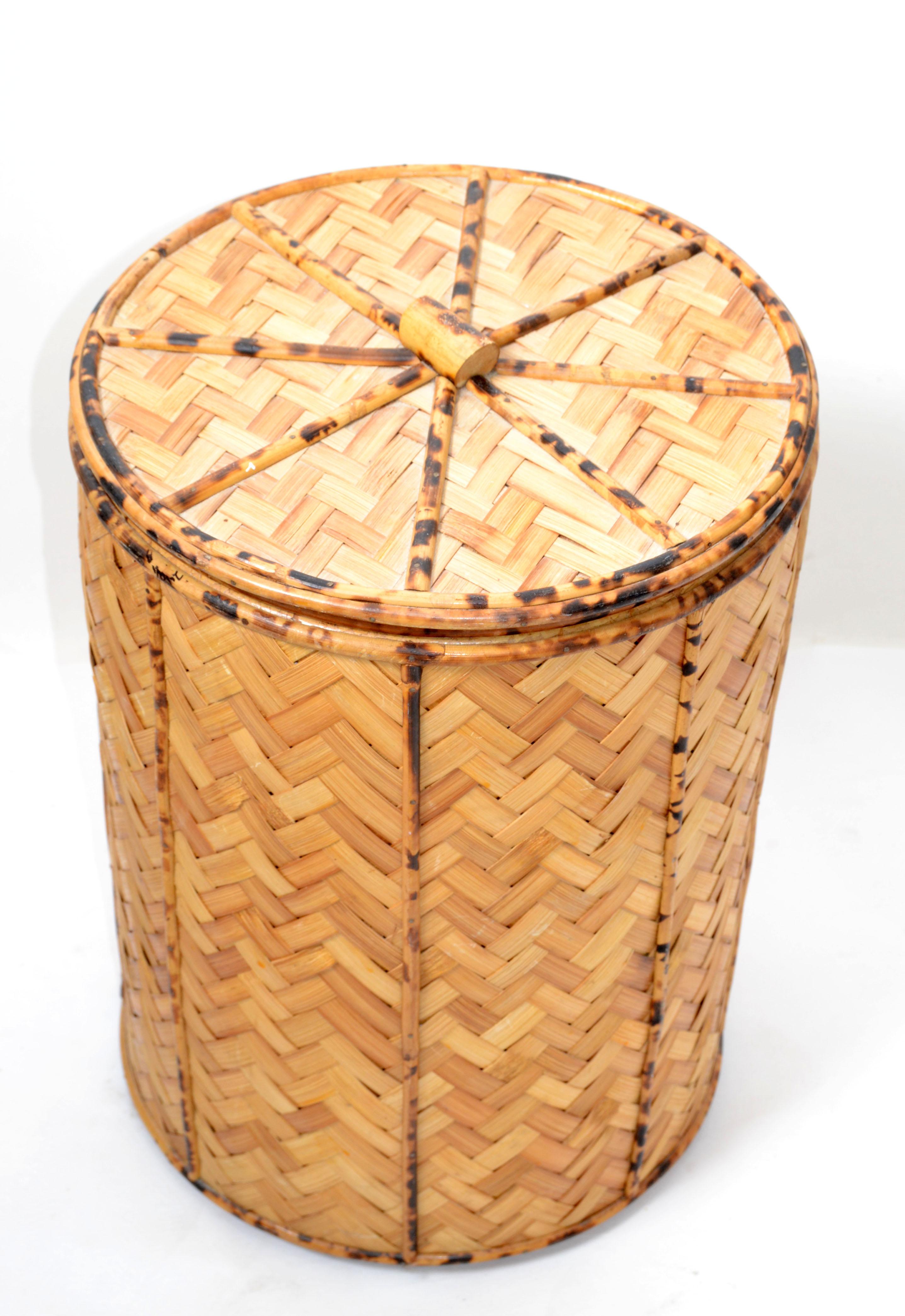 Vintage Chinese Export lidded round Basket handmade Bamboo and handwoven Rattan in blonde and black.
Made in Hong Kong and Exported in the 1970.
Can be used as Hamper, Magazine Stand or even drink table.
Labeled underneath.