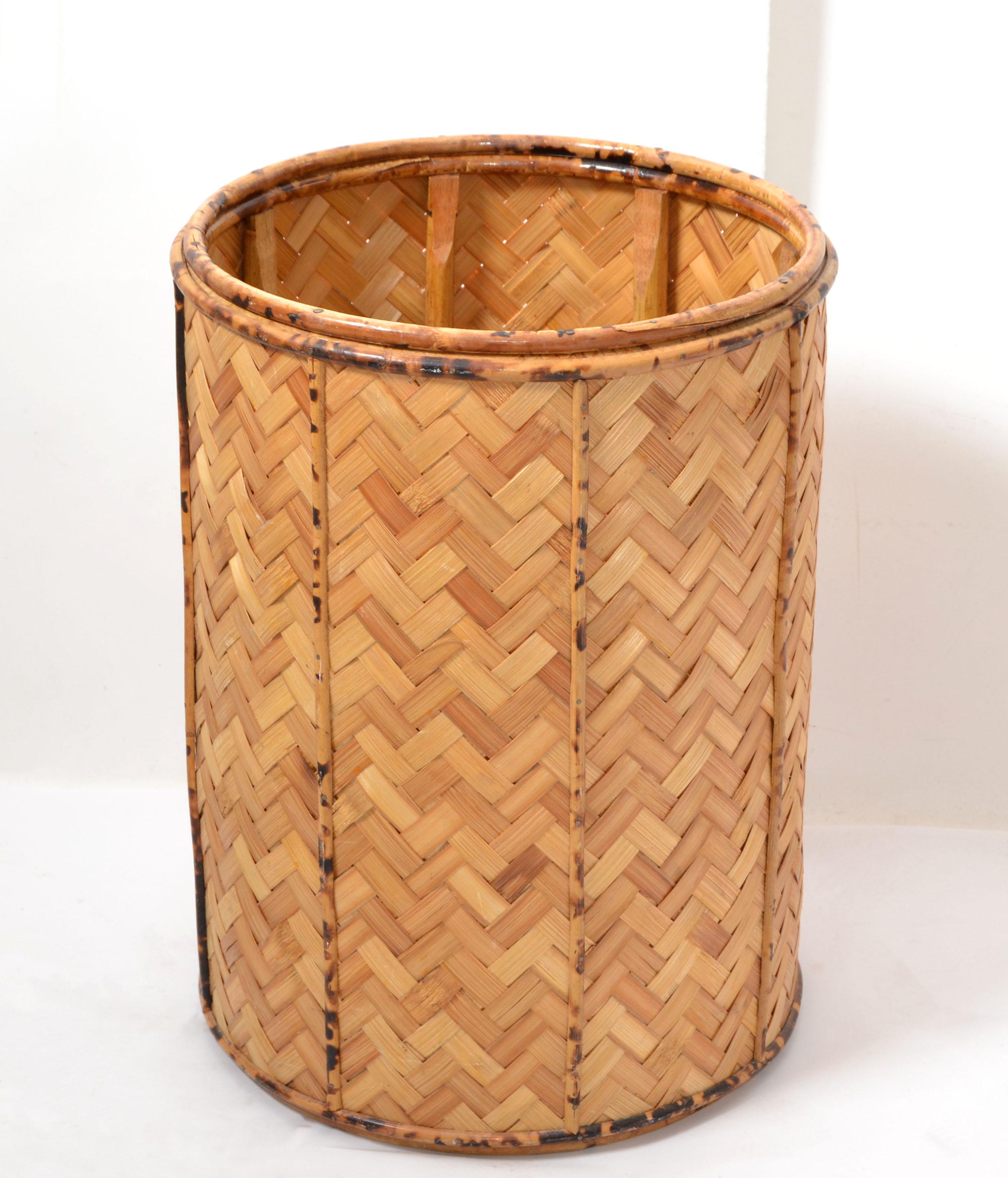 Vintage Lidded Basket Handmade Bamboo & Handwoven Rattan Hong Kong Asian Modern In Good Condition For Sale In Miami, FL