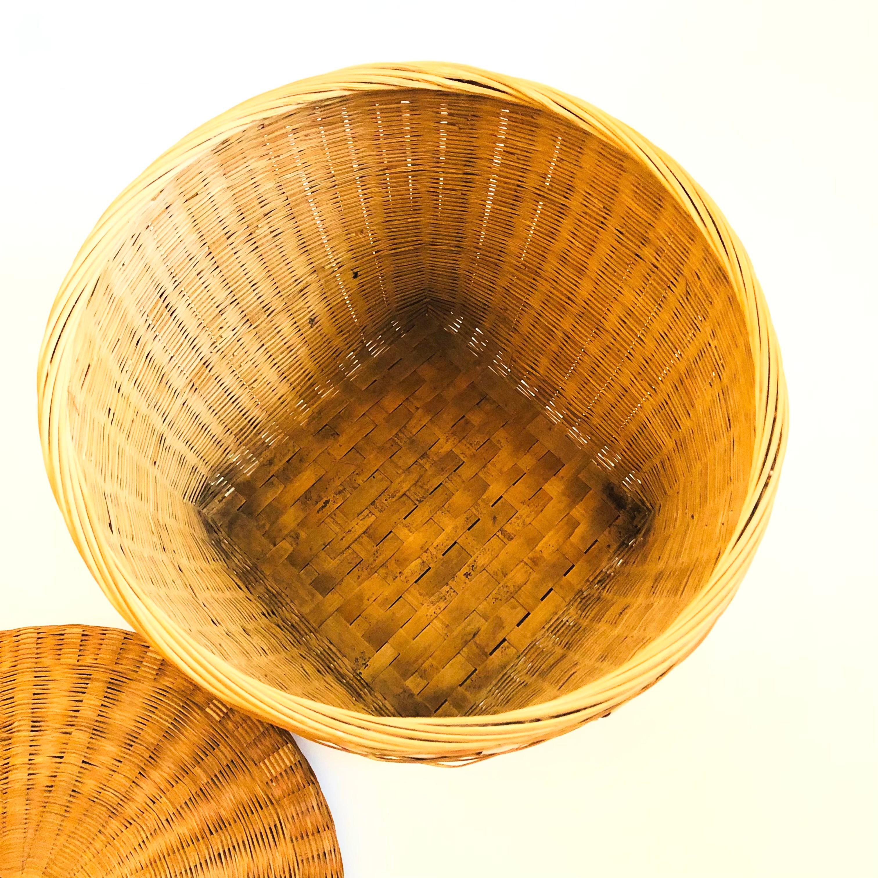 Cesta de mimbre con tapa vintage en venta 2