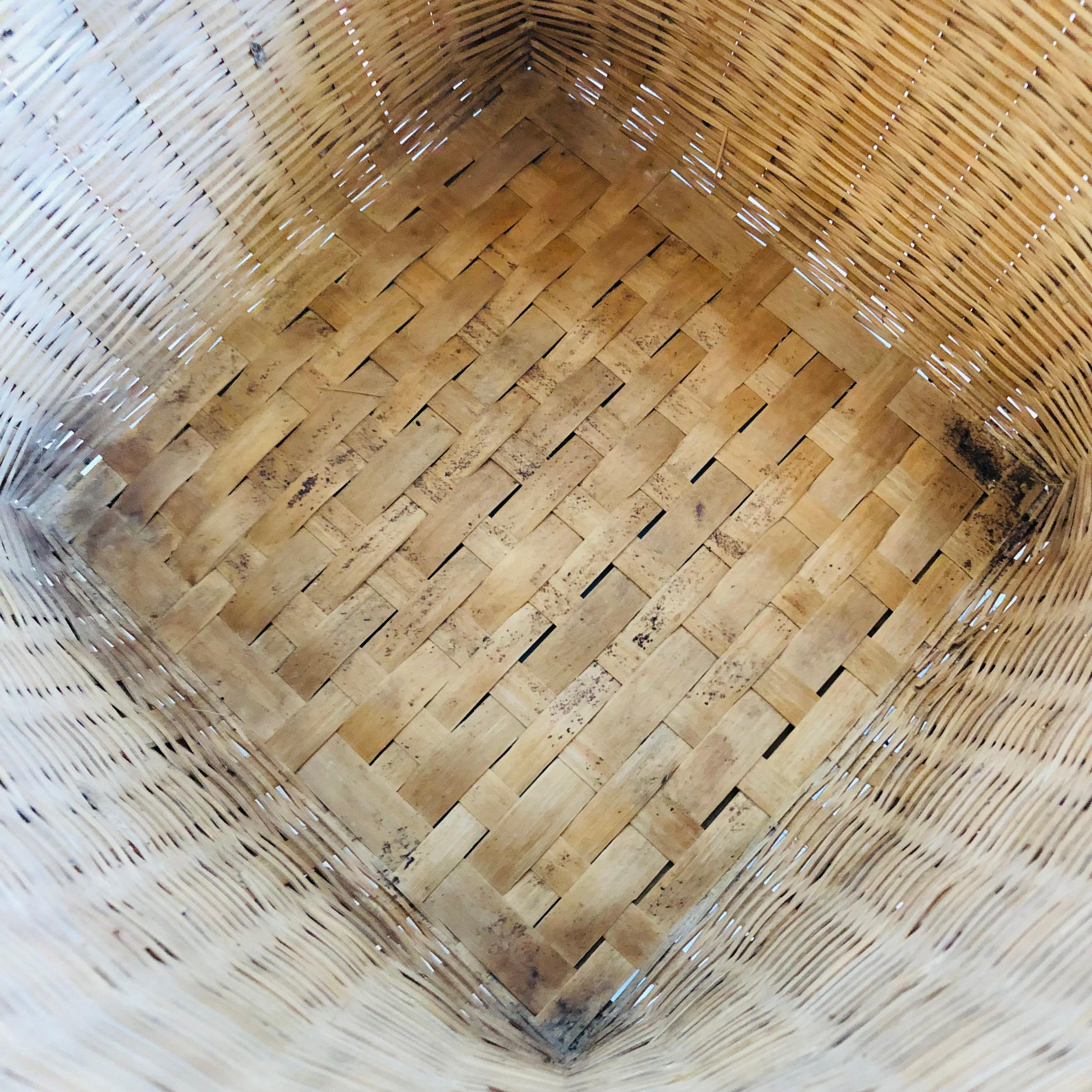 Cesta de mimbre con tapa vintage en venta 3