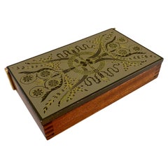Caja vintage de madera con tapa y bisagras de latón de Piero Fornasetti