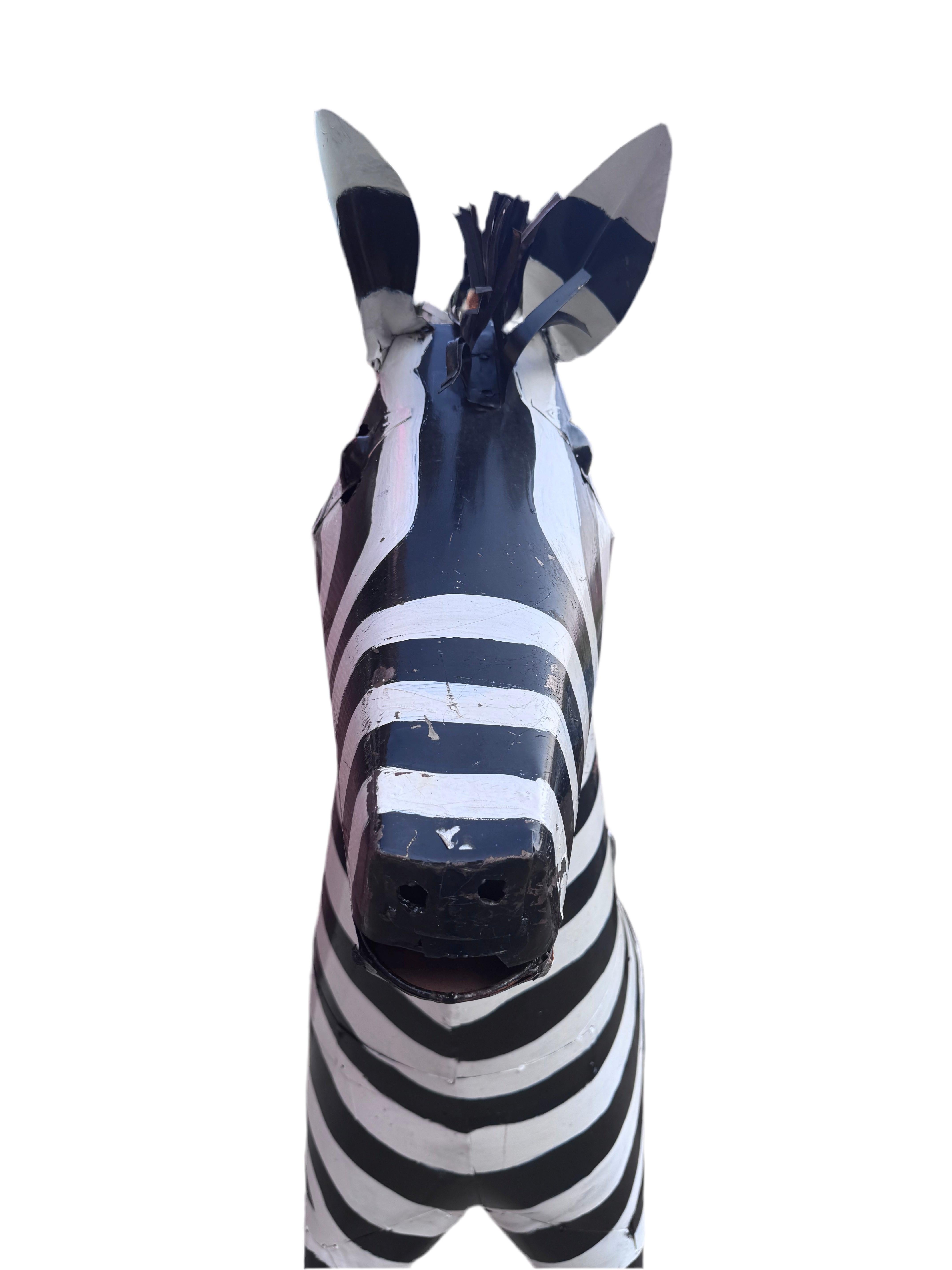 Statue da giardino Zebra vintage in metallo - Coppia In condizioni buone in vendita a Chicago, IL