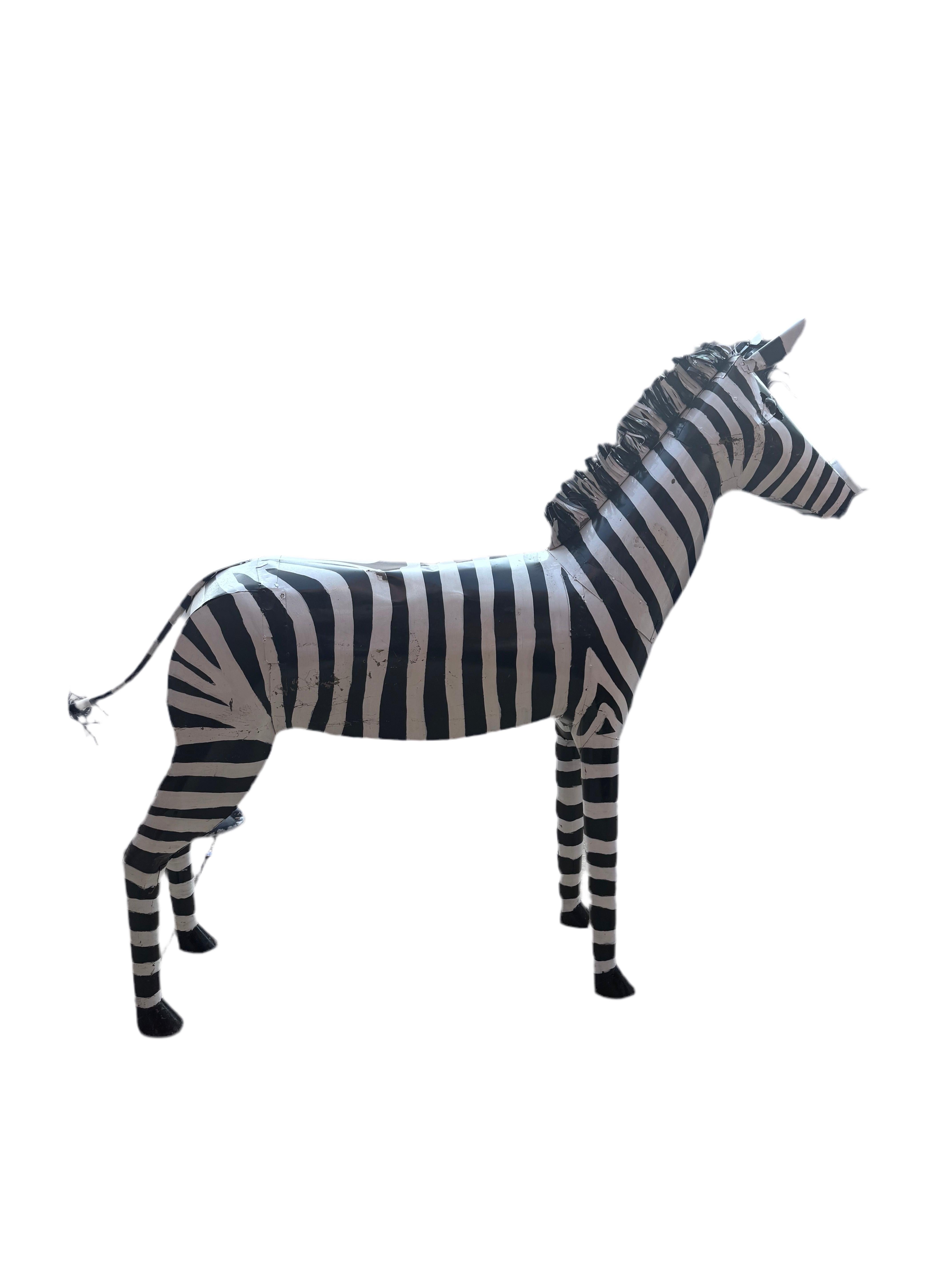 XX secolo Statue da giardino Zebra vintage in metallo - Coppia in vendita
