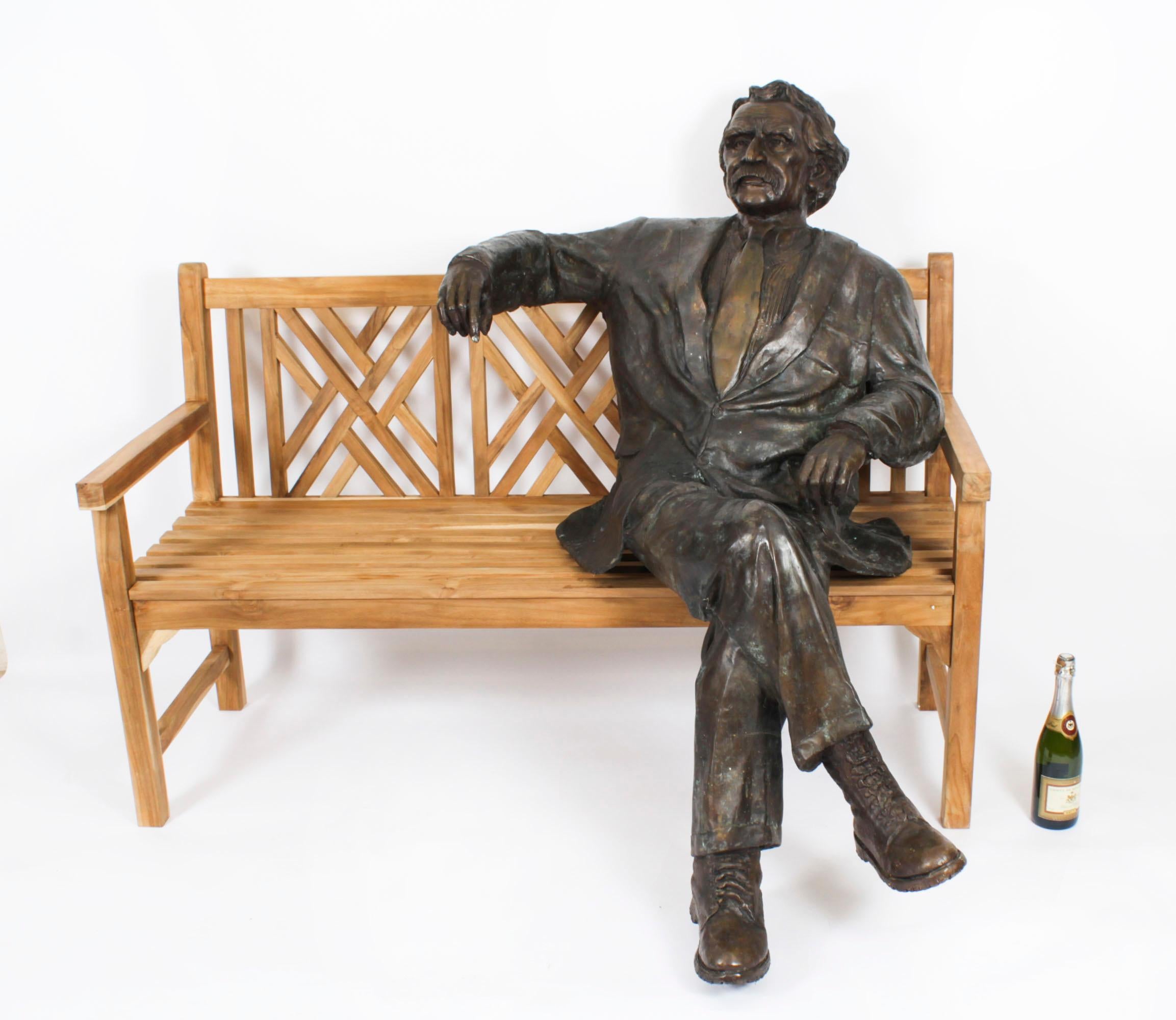 Vintage Bronze grandeur nature d'Albert Einstein sur un banc de jardin 20ème siècle en vente 6