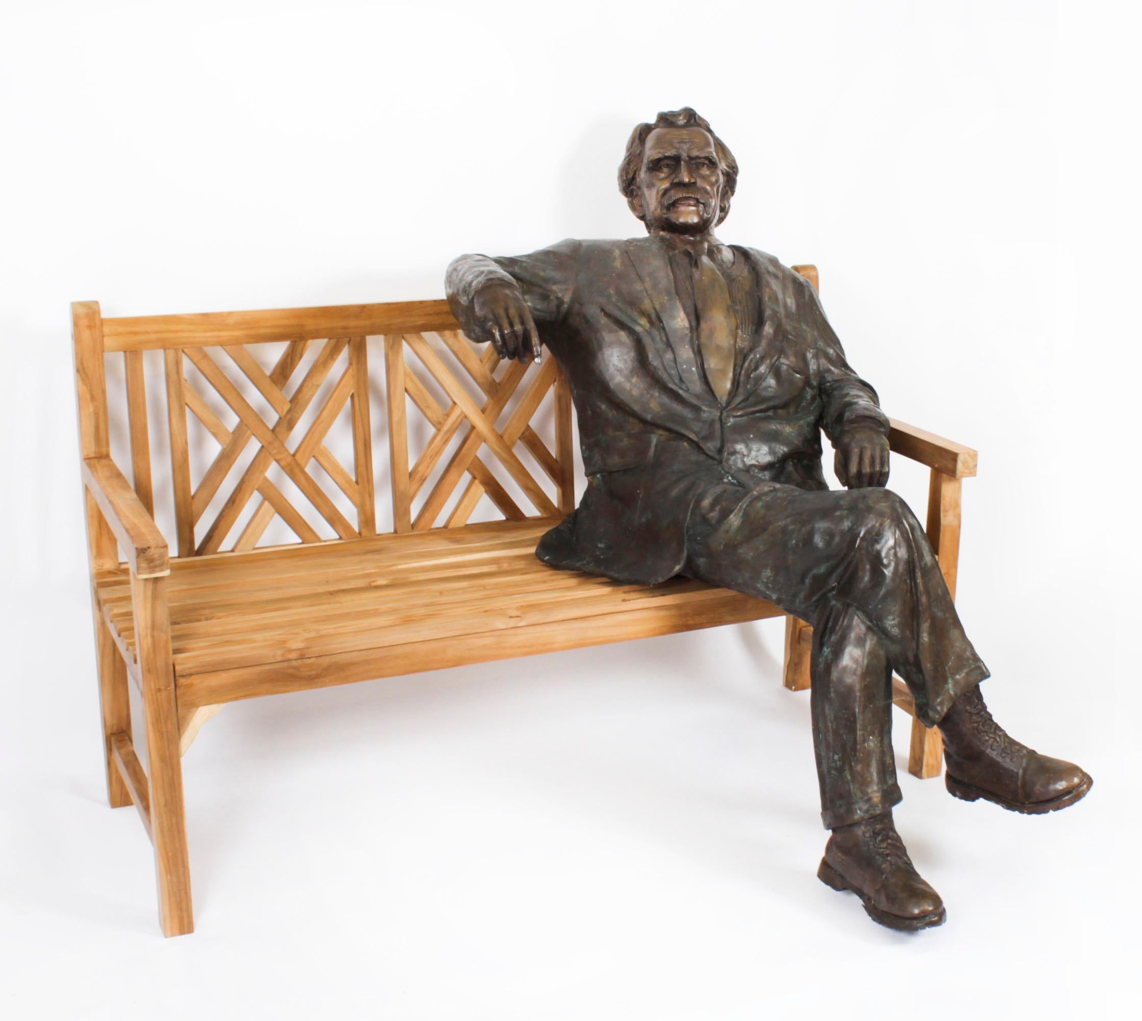 Vintage Bronze grandeur nature d'Albert Einstein sur un banc de jardin 20ème siècle en vente 7