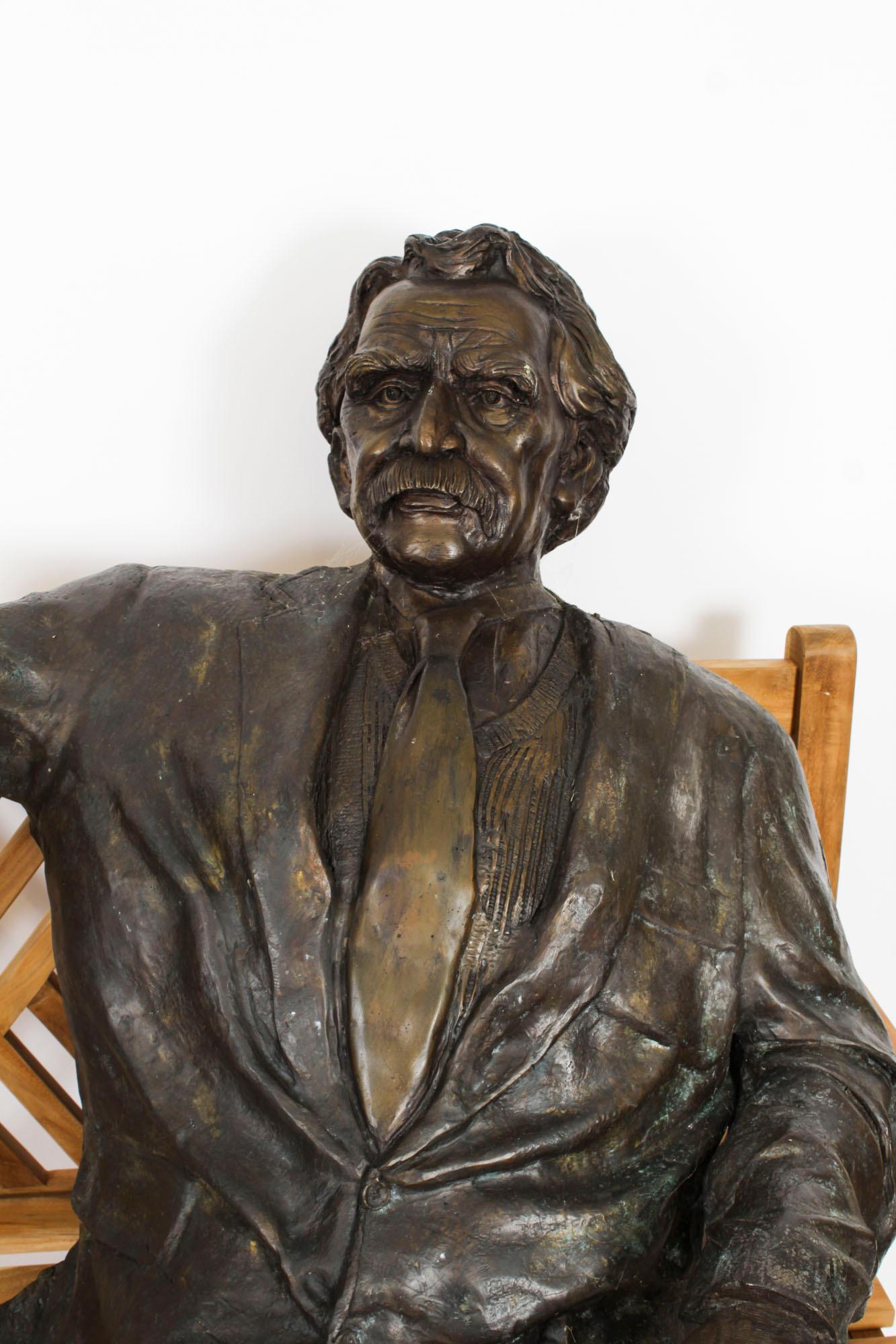 Vintage Bronze grandeur nature d'Albert Einstein sur un banc de jardin 20ème siècle Bon état - En vente à London, GB