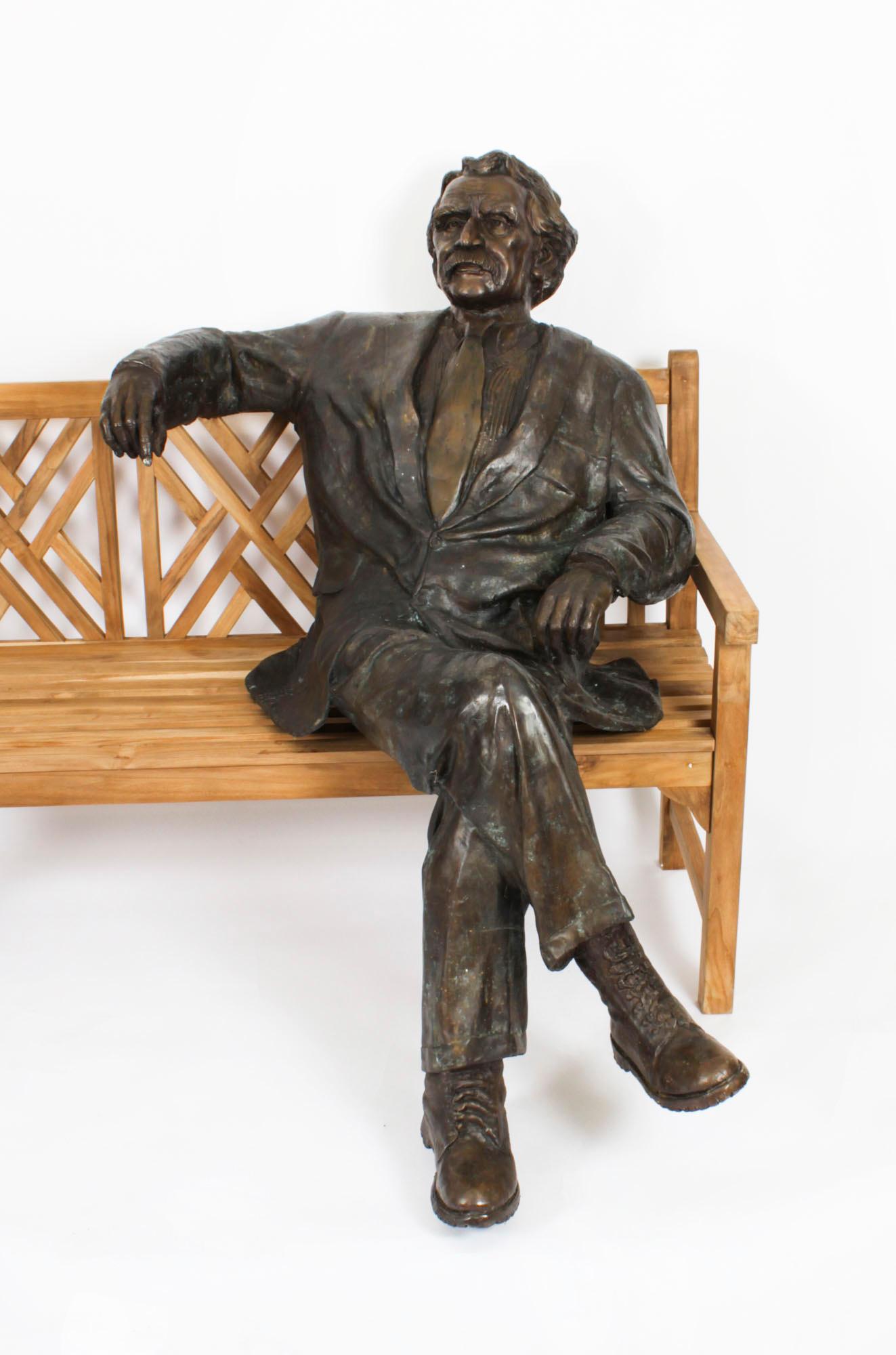 Vintage Bronze grandeur nature d'Albert Einstein sur un banc de jardin 20ème siècle en vente 3