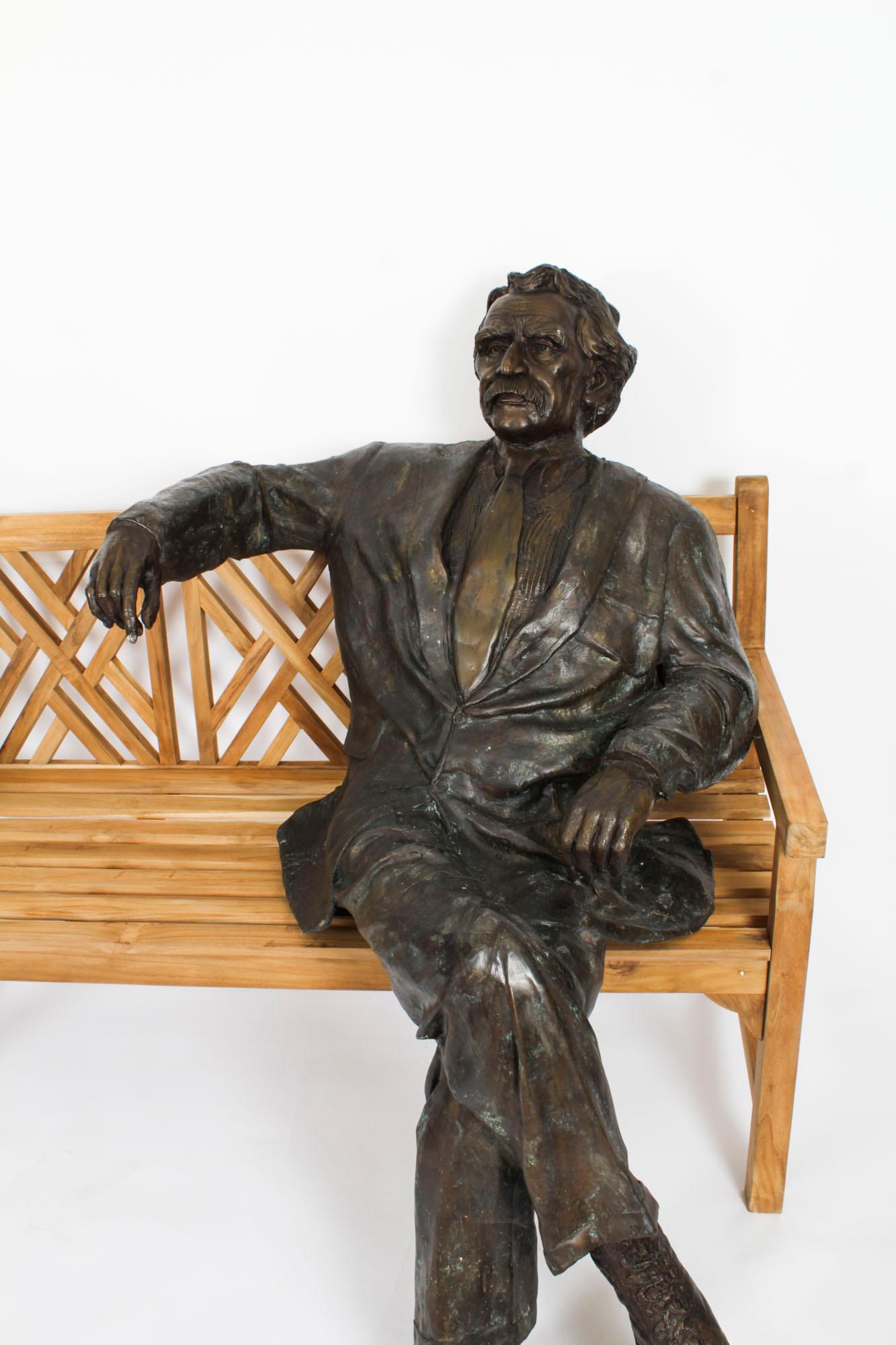 Vintage Bronze grandeur nature d'Albert Einstein sur un banc de jardin 20ème siècle en vente 4