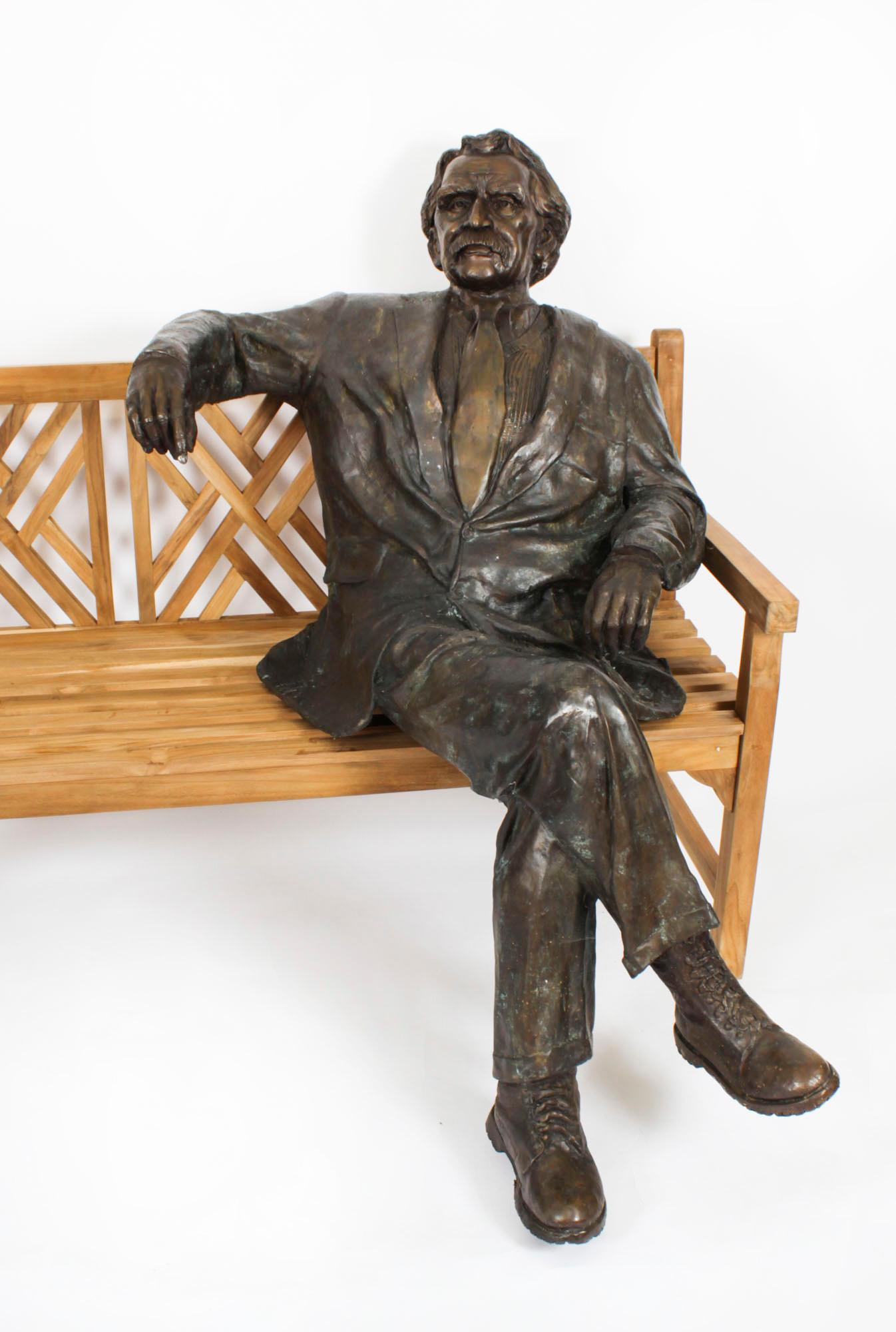 Vintage Bronze grandeur nature d'Albert Einstein sur un banc de jardin 20ème siècle en vente 5