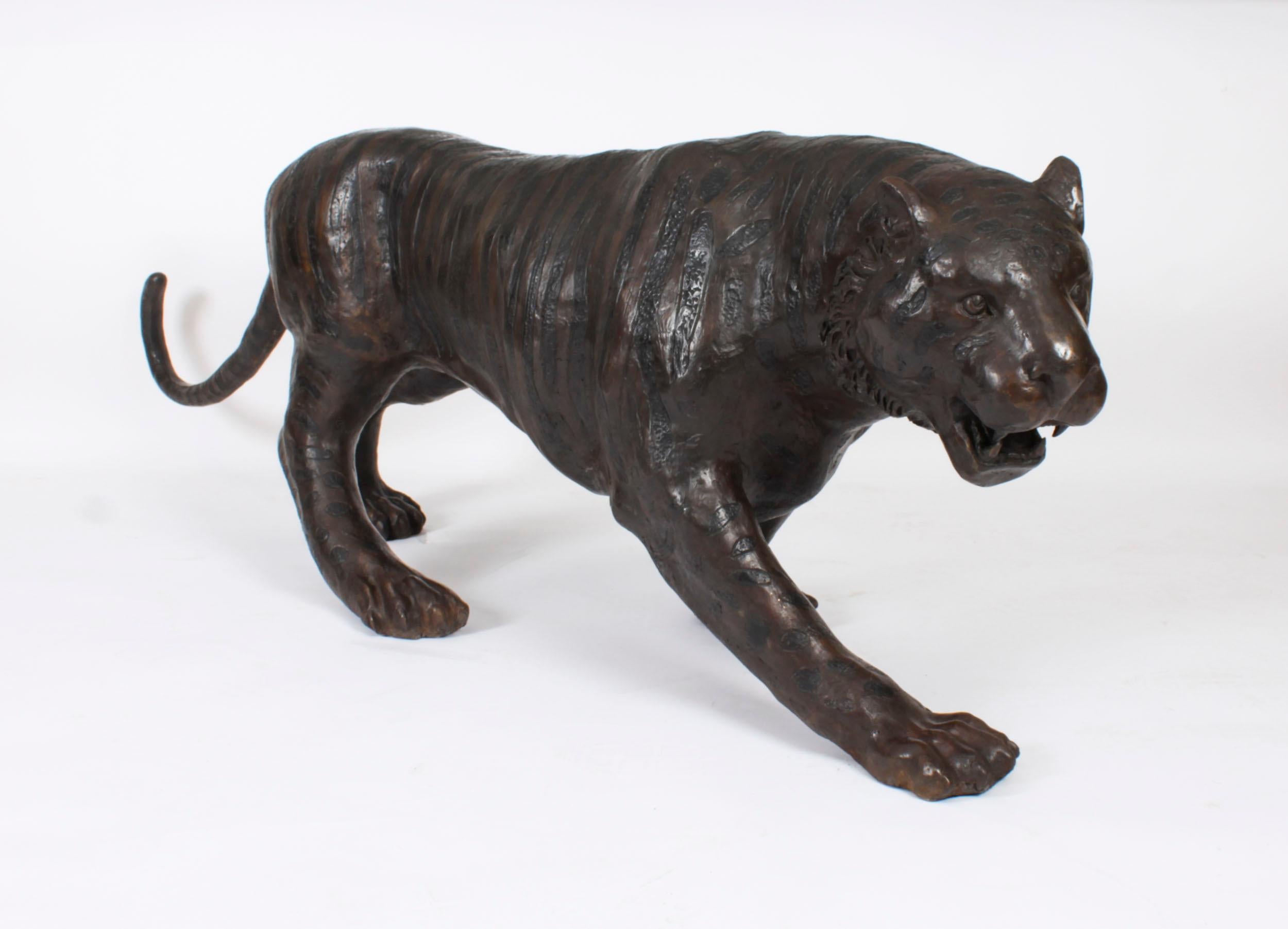 Bronze Tigre en bronze grandeur nature Vintage 20ème siècle en vente