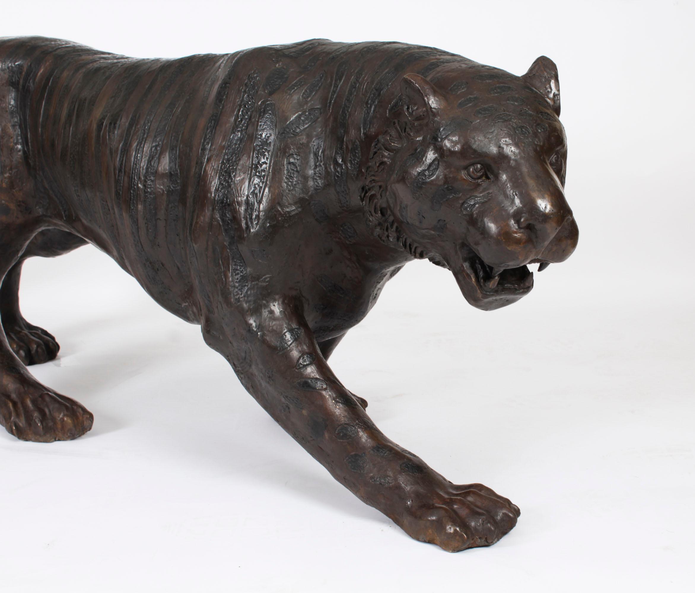 Tigre en bronze grandeur nature Vintage 20ème siècle en vente 1