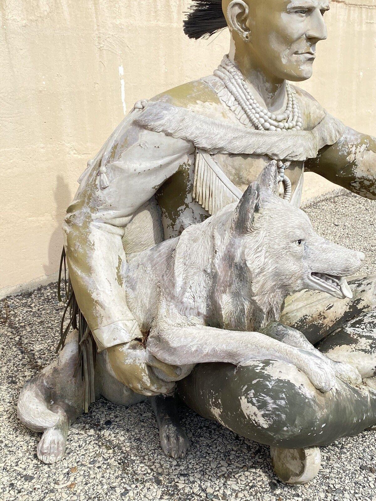 sitzender Chief und Wolf-Statue aus Glasfaser, Indigene Kunst Nord- und Südamerikas im Angebot 6