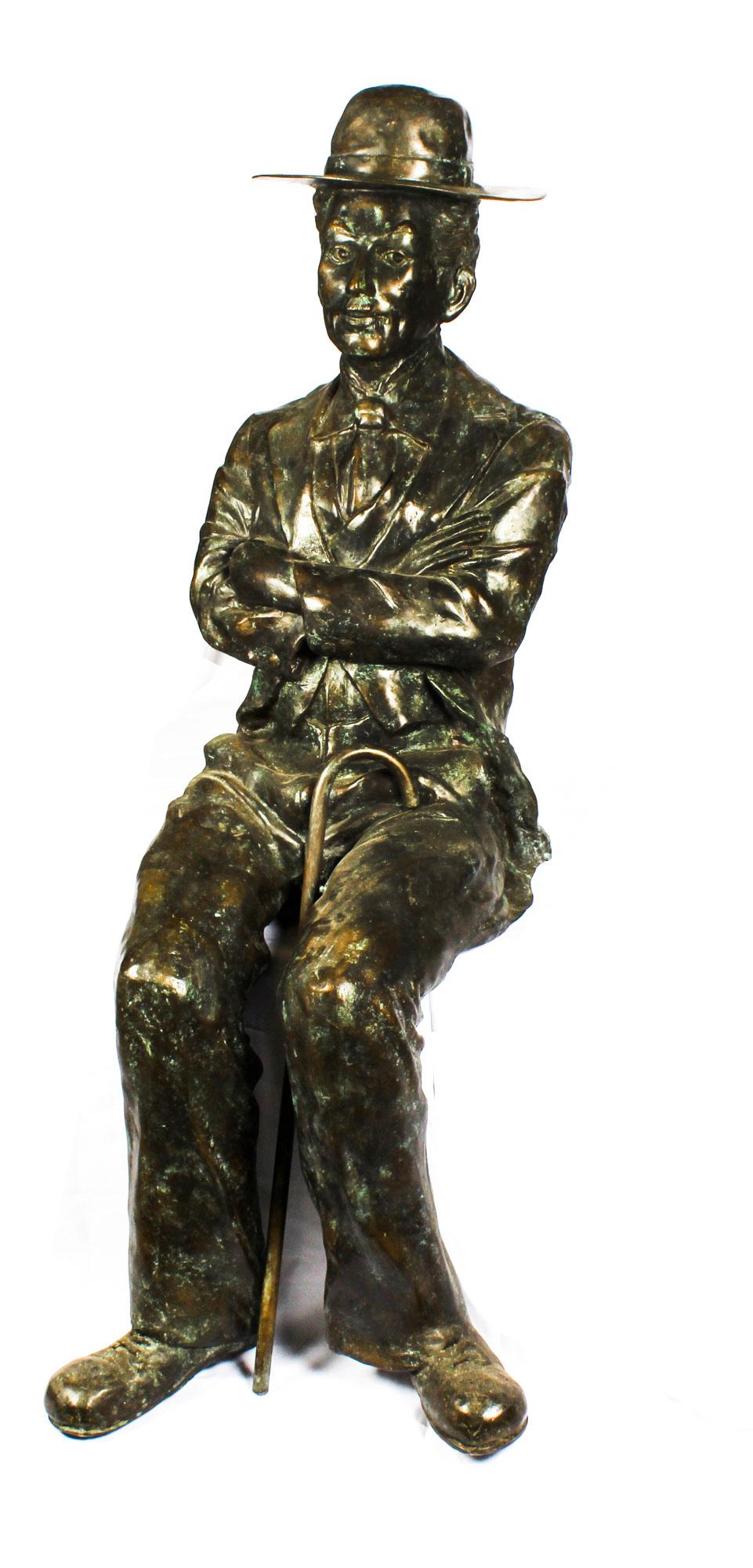 Sculpture en bronze grandeur nature de Charlie Chaplin assis 20ème siècle en vente 5