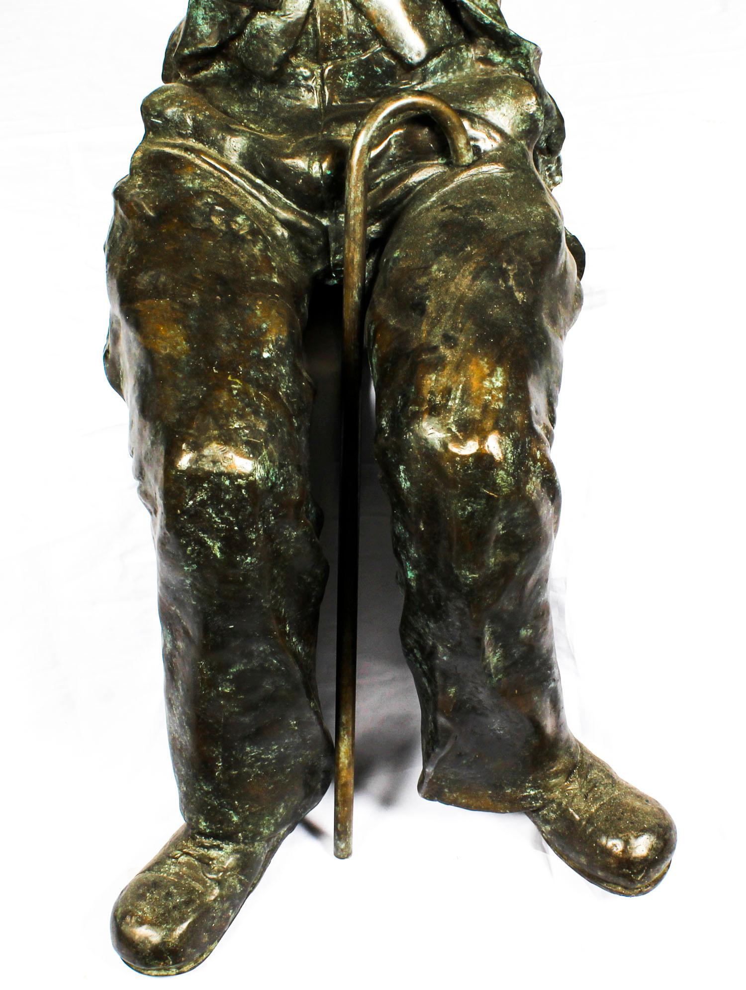 Sculpture en bronze grandeur nature de Charlie Chaplin assis 20ème siècle en vente 3
