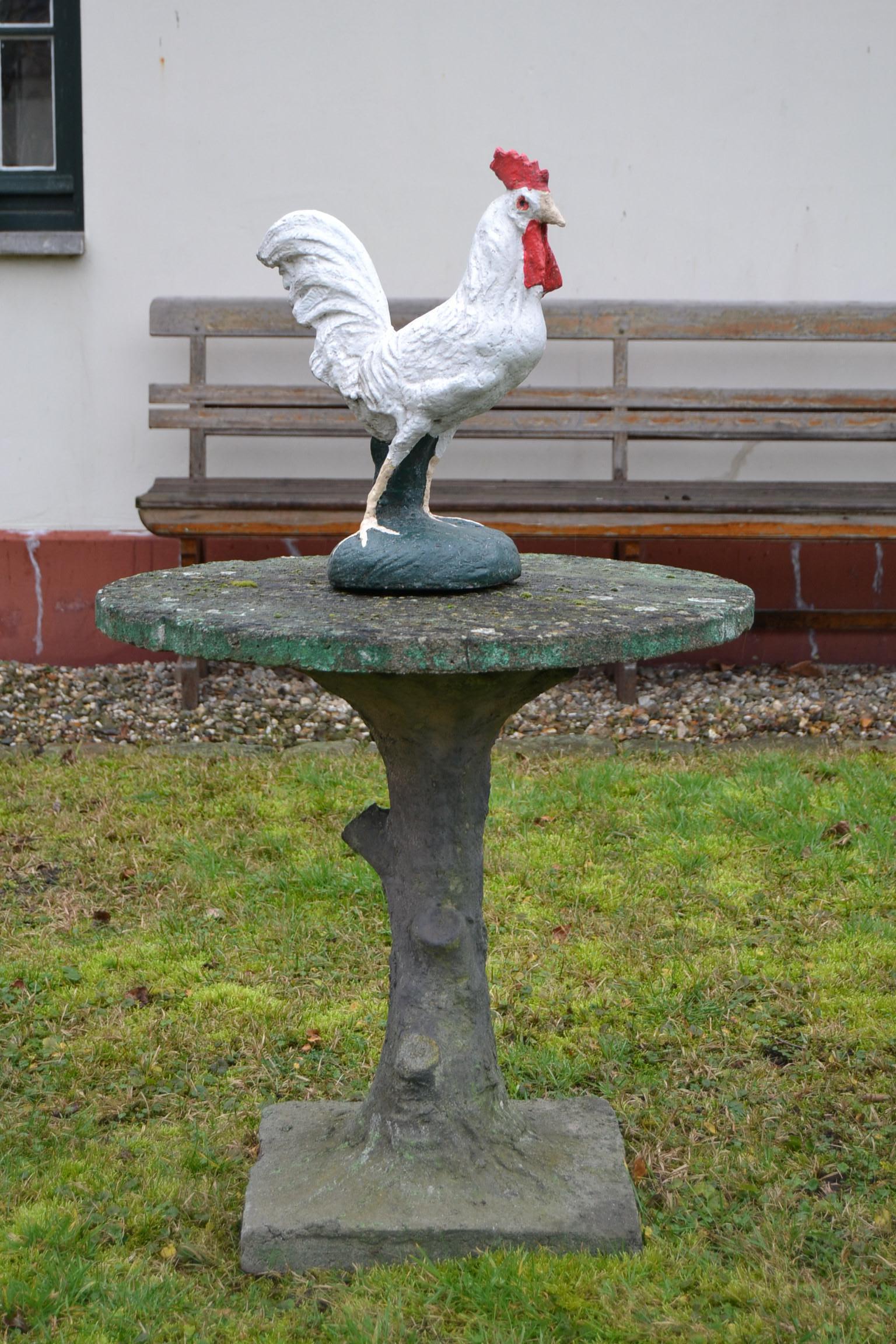 Lifesize concrete garden ornament of a rooster. 
This painted concrete bird sculpture dates, circa 1950s. 

Decoration Object for your Garden - Patio - Terras, Kitchen.

 