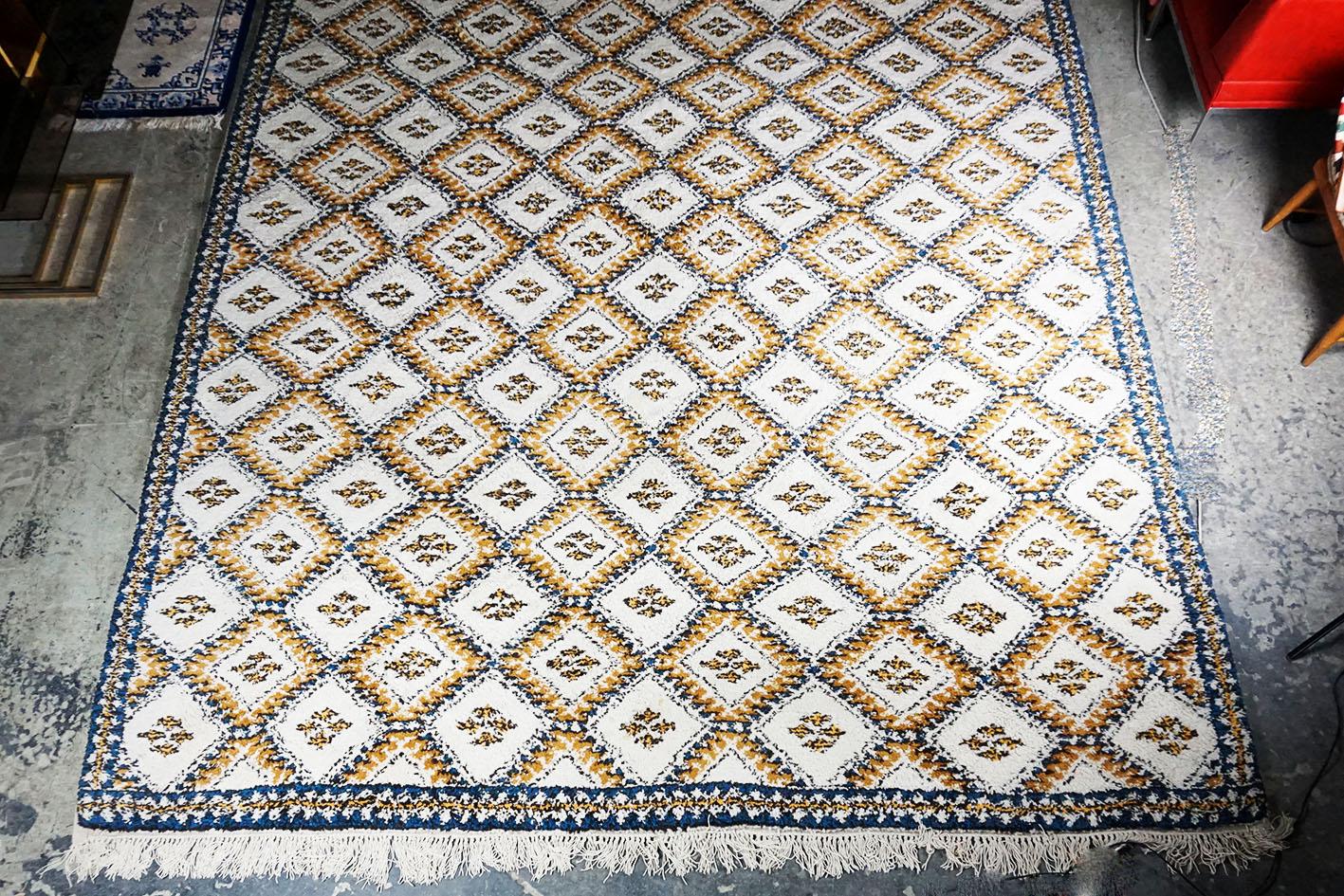 Beautiful extralarge mid century tribal Moroccan rug with geometrical design and light colors with beige, blue and brown, entirely hand knotted with wool velvet on wool foundation.
Please request for shipping costs!