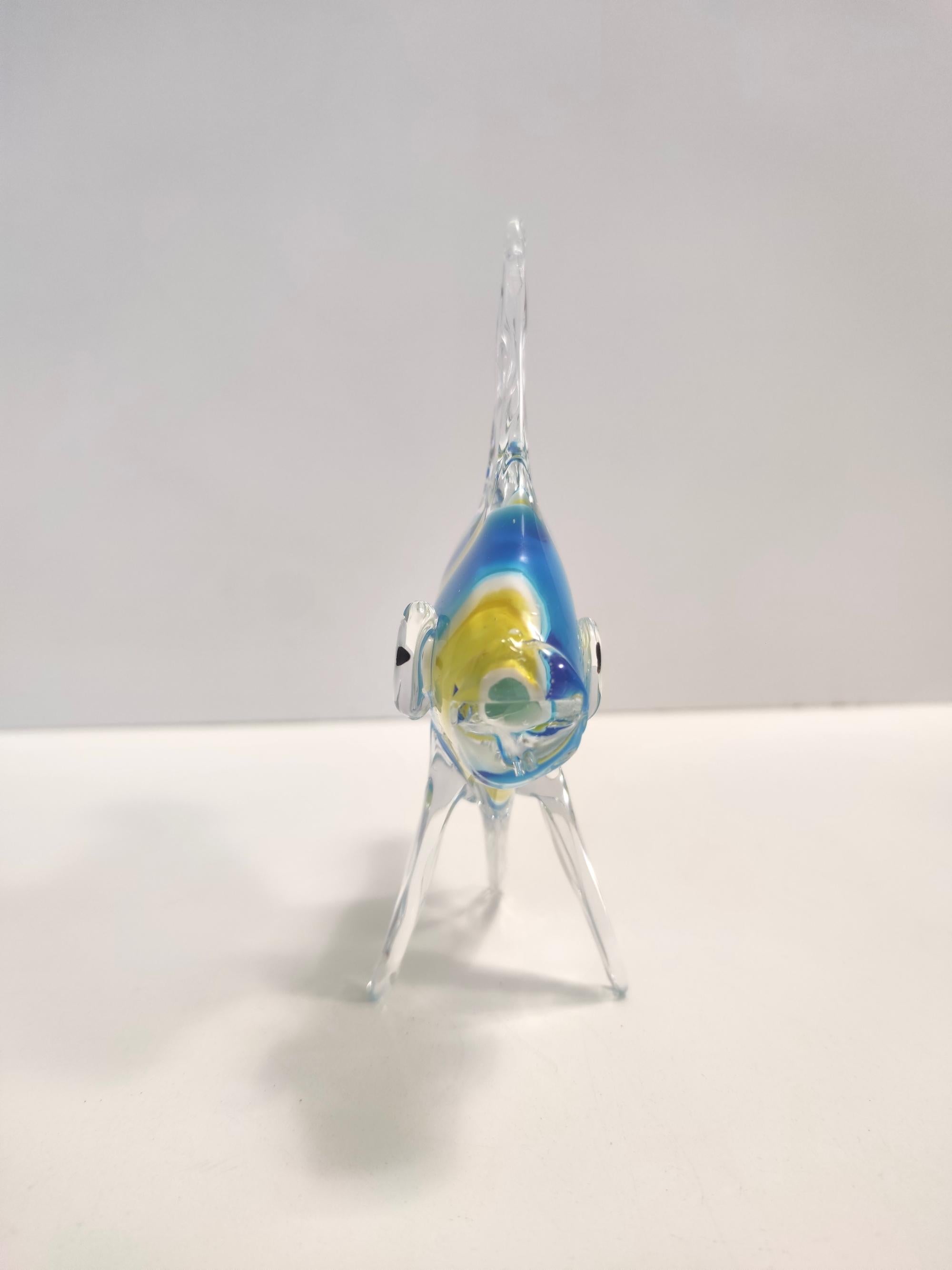 Mid-Century Modern Figurine décorative de poisson en verre de Murano soufflé bleu clair et jaune, Italie en vente