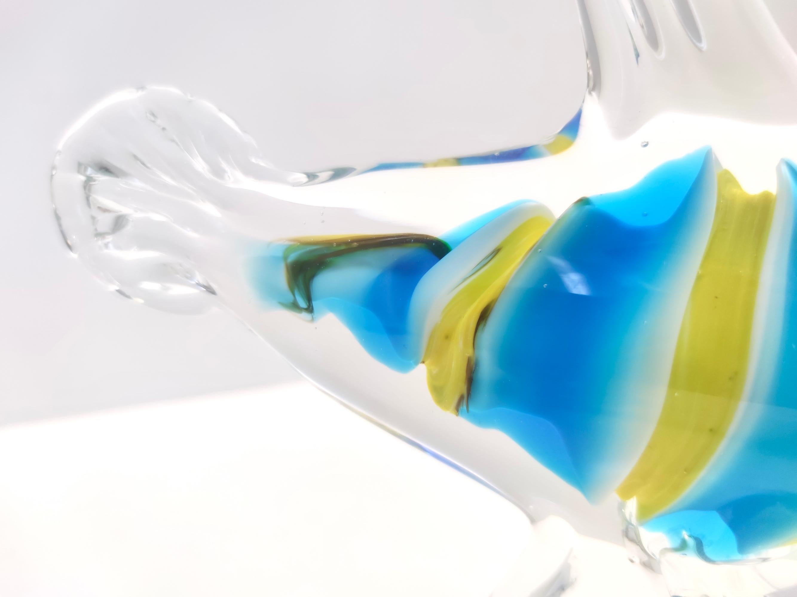 Figurine décorative de poisson en verre de Murano soufflé bleu clair et jaune, Italie en vente 1