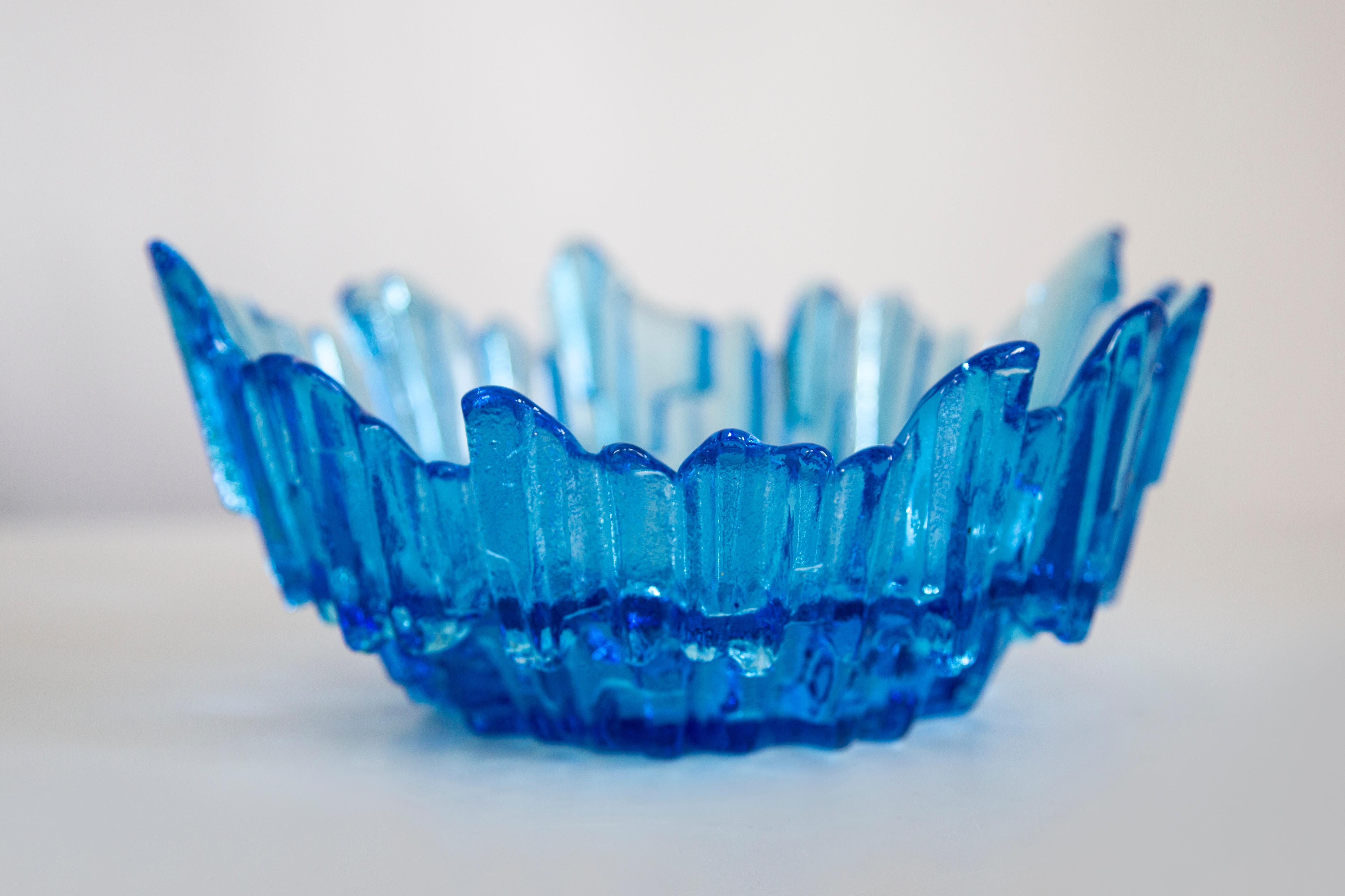 Assiette décorative en verre glacé bleu clair, Italie, années 1960 en vente 6