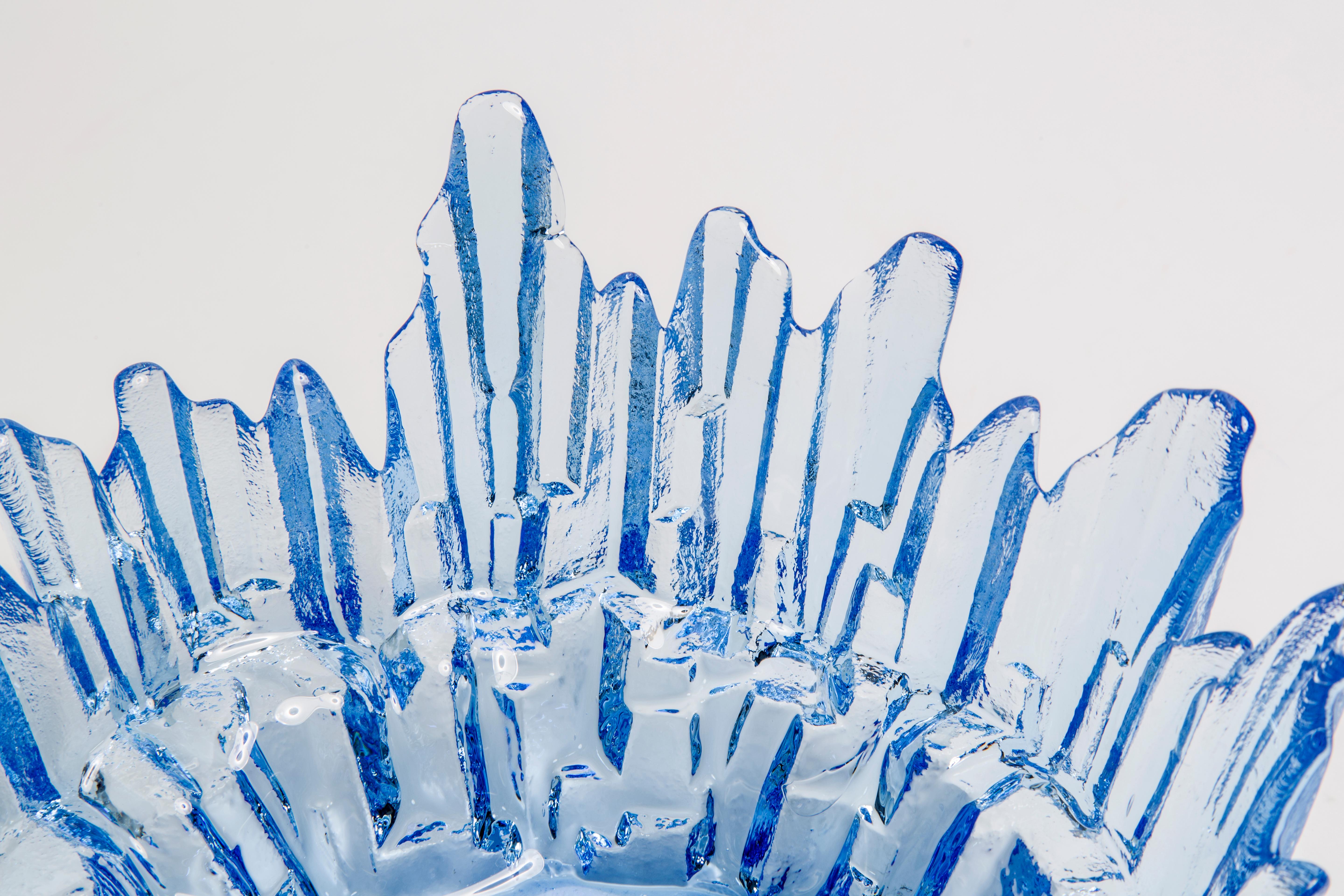 20ième siècle Assiette décorative en verre à glace bleu clair vintage, Italie, années 1960 en vente