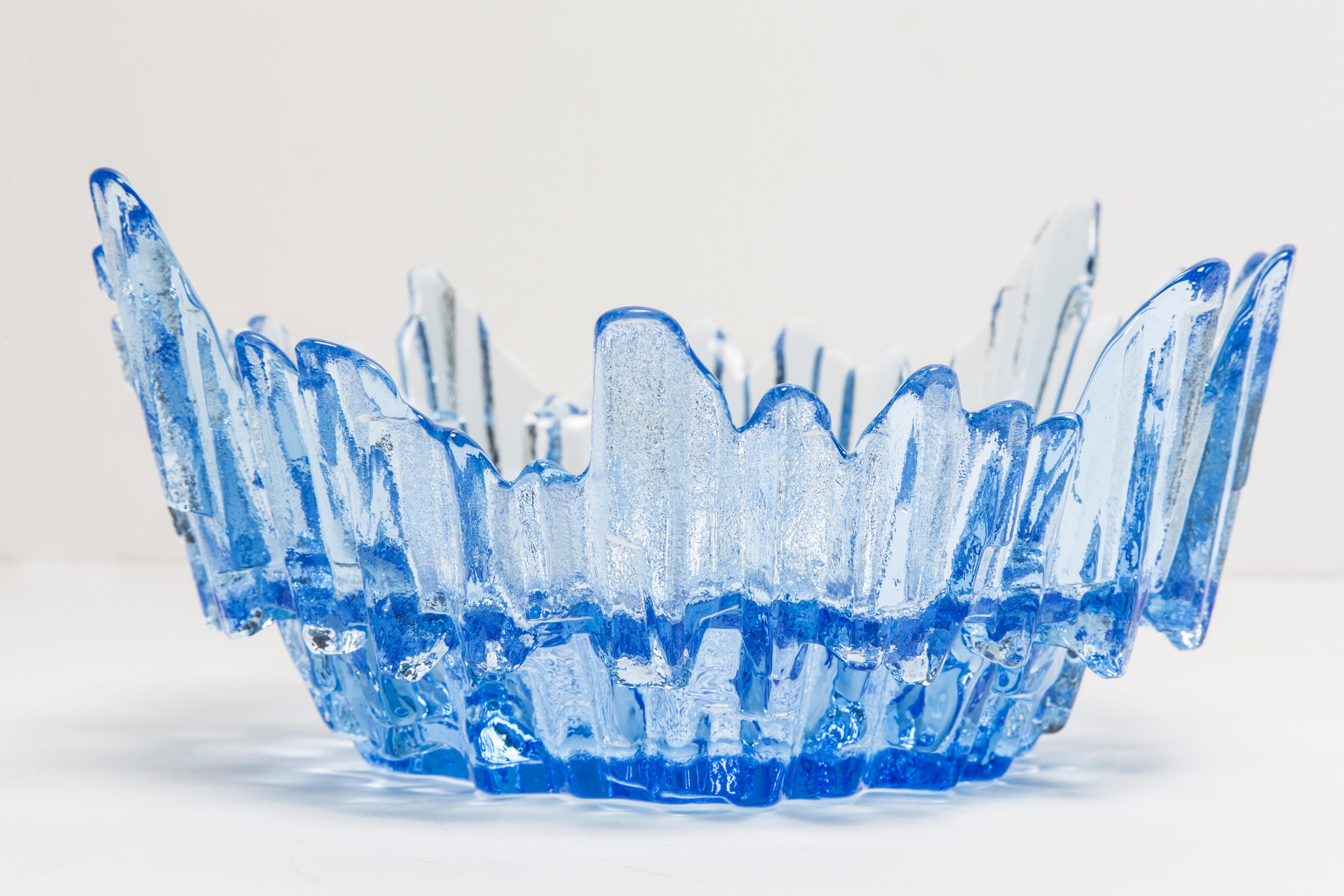 Assiette décorative en verre à glace bleu clair vintage, Italie, années 1960 en vente 1