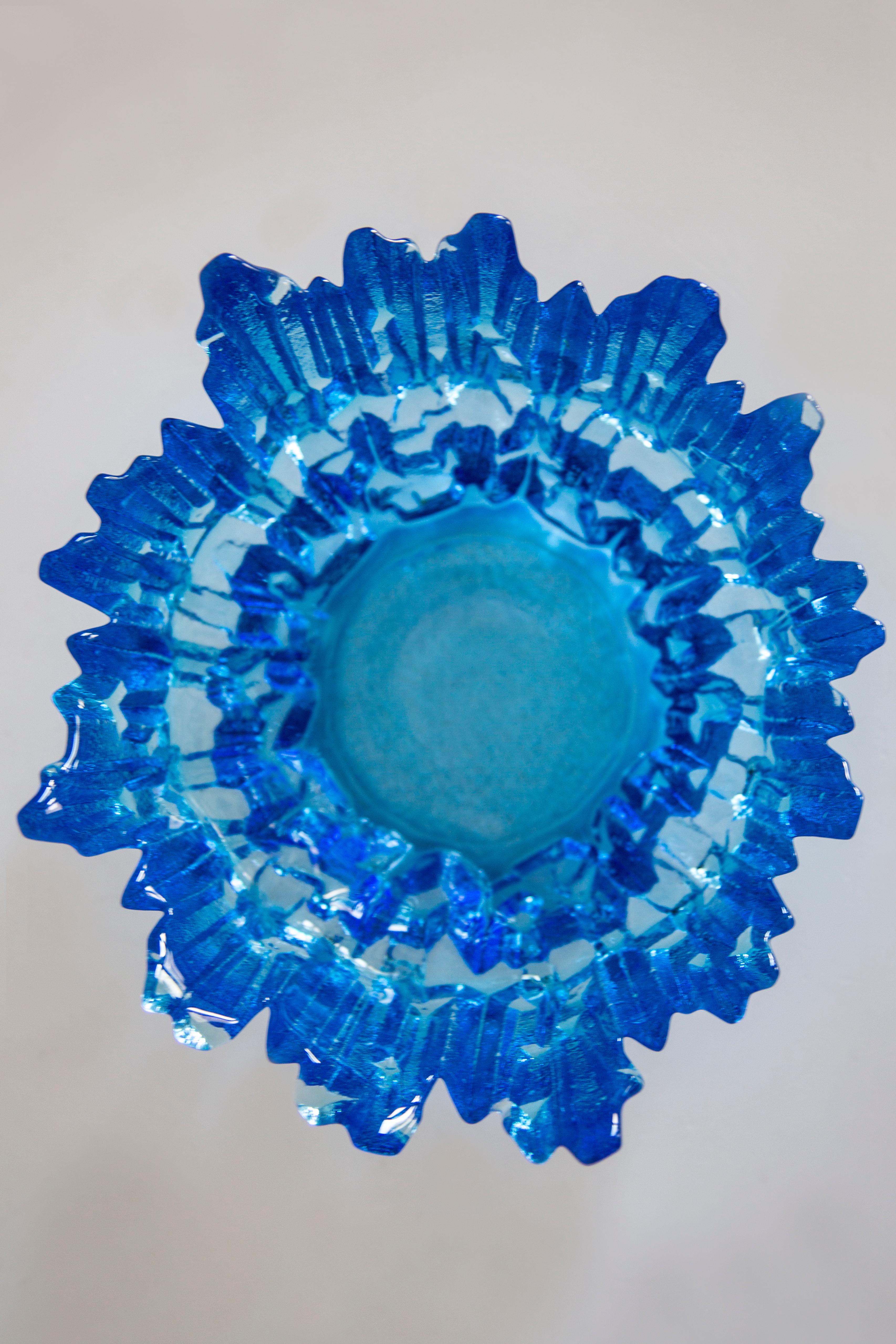Assiette décorative en verre glacé bleu clair, Italie, années 1960 en vente 2