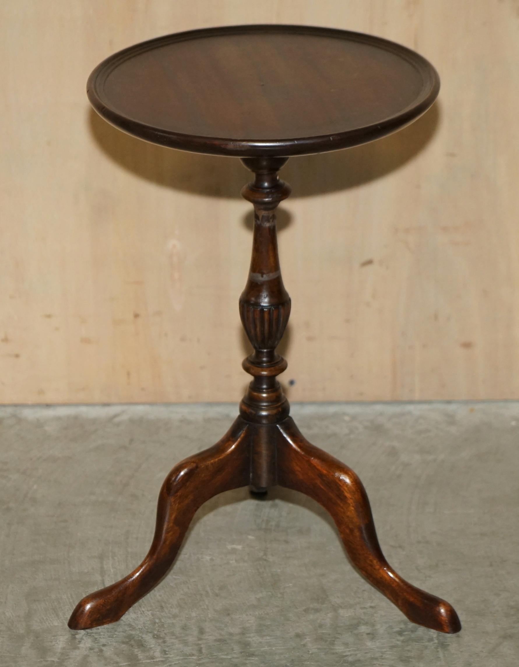 Vintage Light Hardwood with Sculpted Legs Tripod Lamp Side End Wine Table For Sale 9