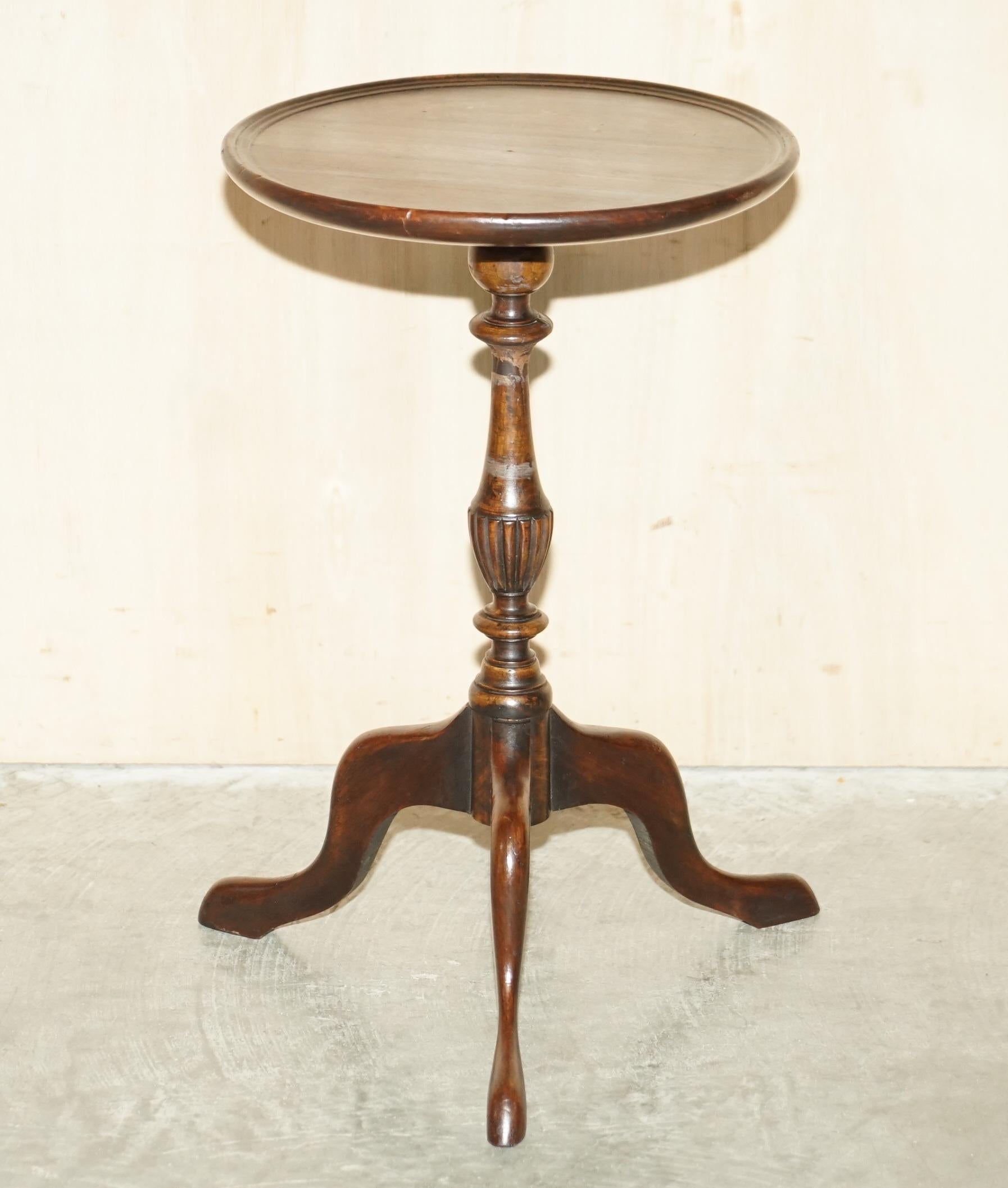We are delighted to offer for sale this lovely restored vintage light Mahogany lamp or side table

It has a lovely flamed mahogany top which has a little lip around the edge 

We have cleaned waxed and polished it from top to bottom, the main