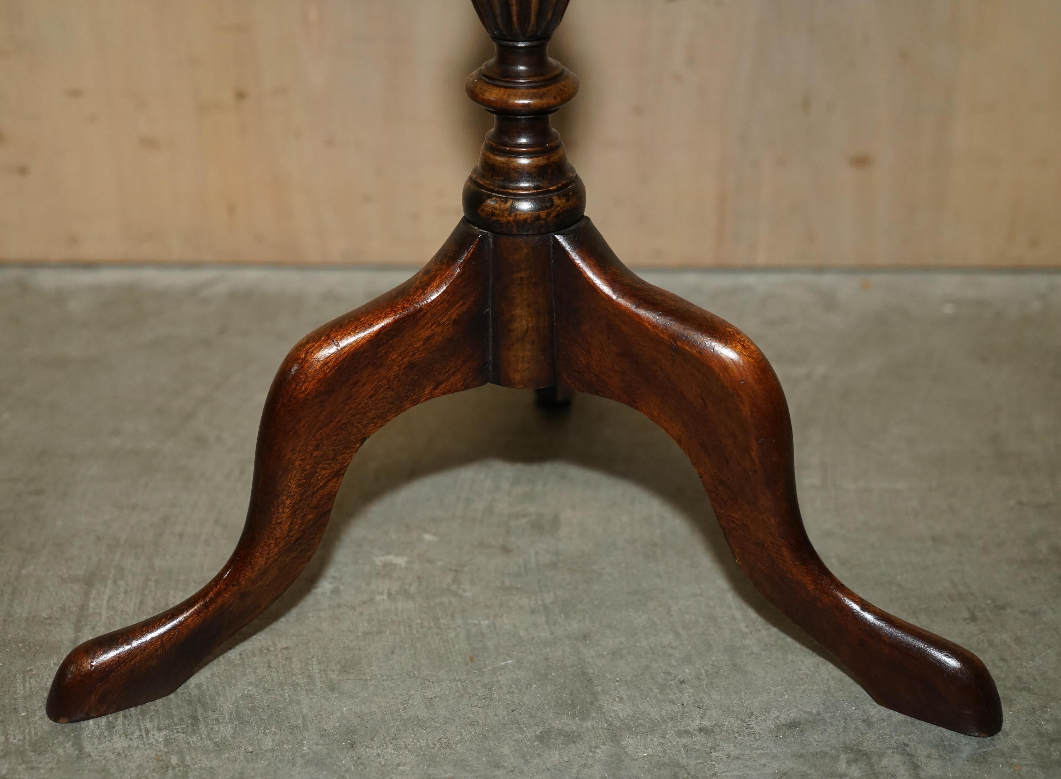 Vintage Light Hardwood with Sculpted Legs Tripod Lamp Side End Wine Table For Sale 2