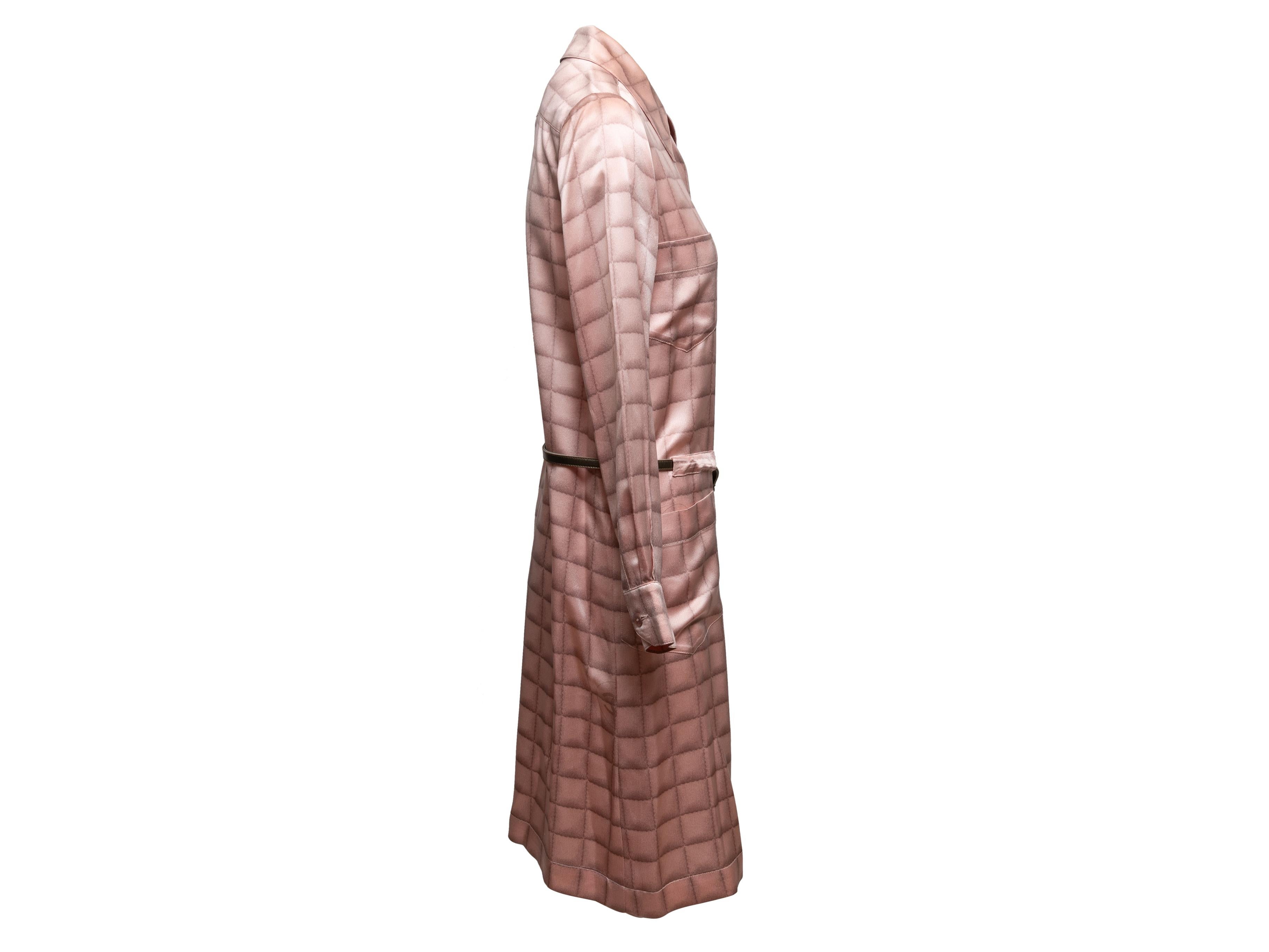 Vintage Light Pink Chanel Fall/Winter 2000 Printed Silk Dress Size FR 42 In Good Condition For Sale In New York, NY