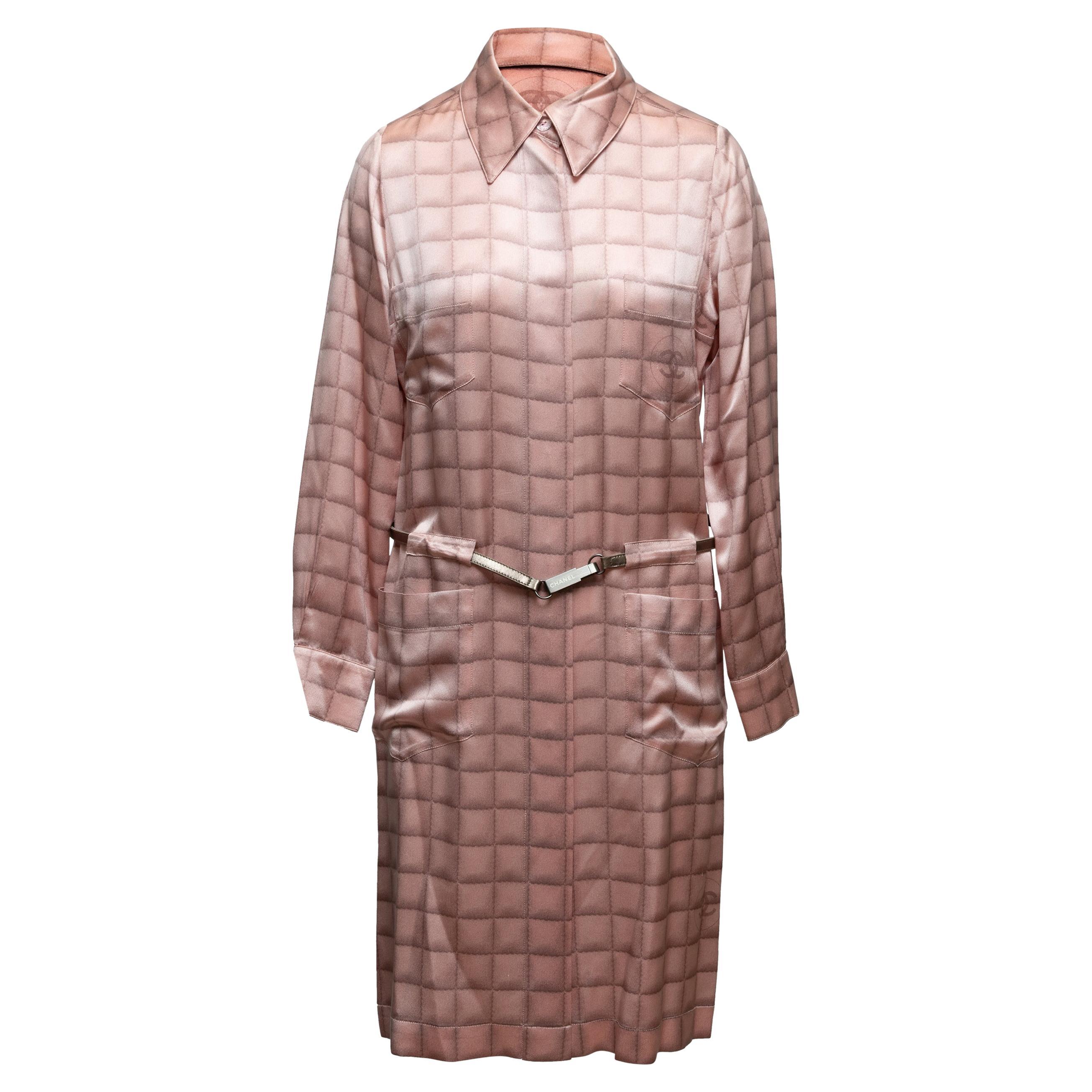 Vintage Light Pink Chanel Fall/Winter 2000 Printed Silk Dress Size FR 42 For Sale