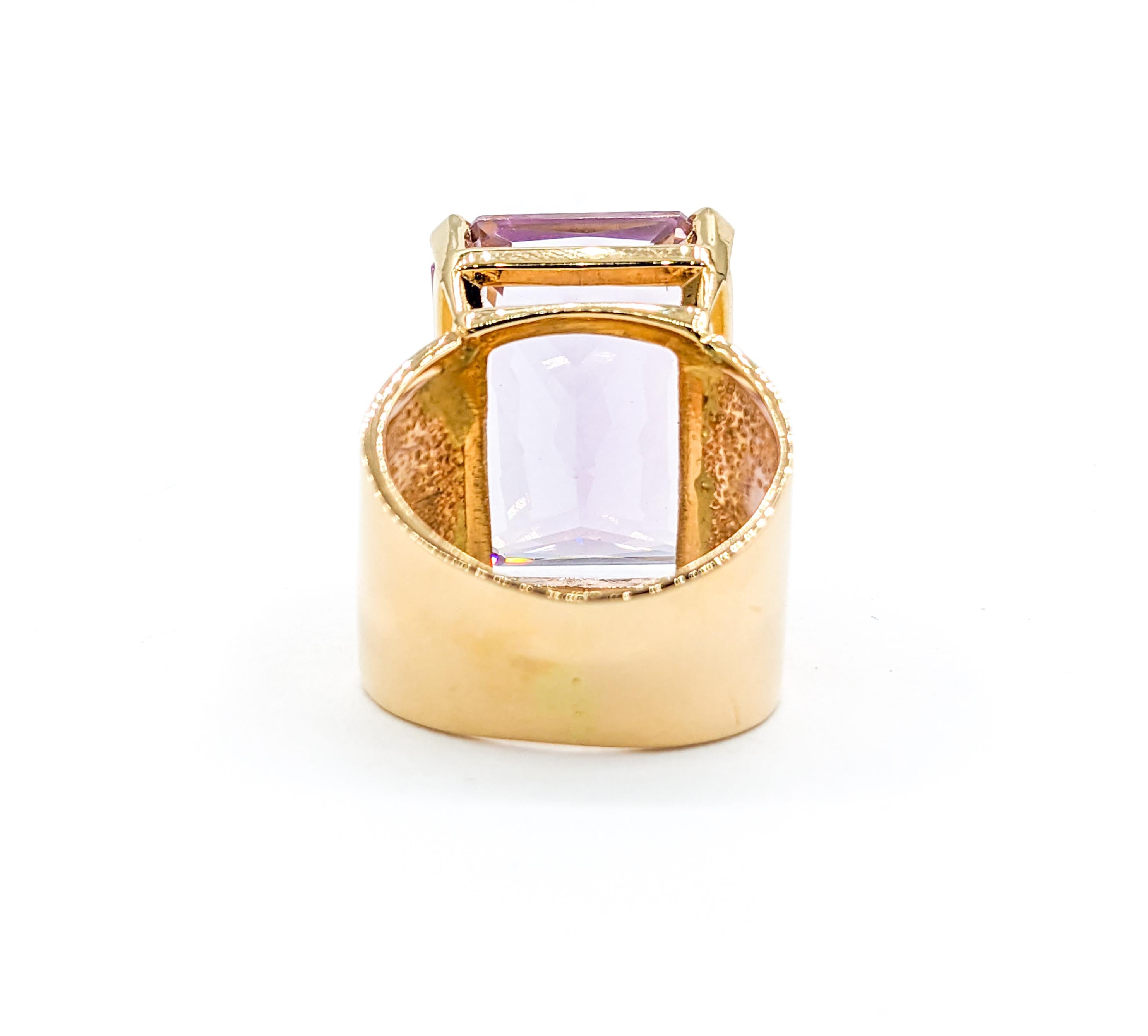 Vintage Light Purple Amethyst Cocktail Ring in Gold For Sale 4