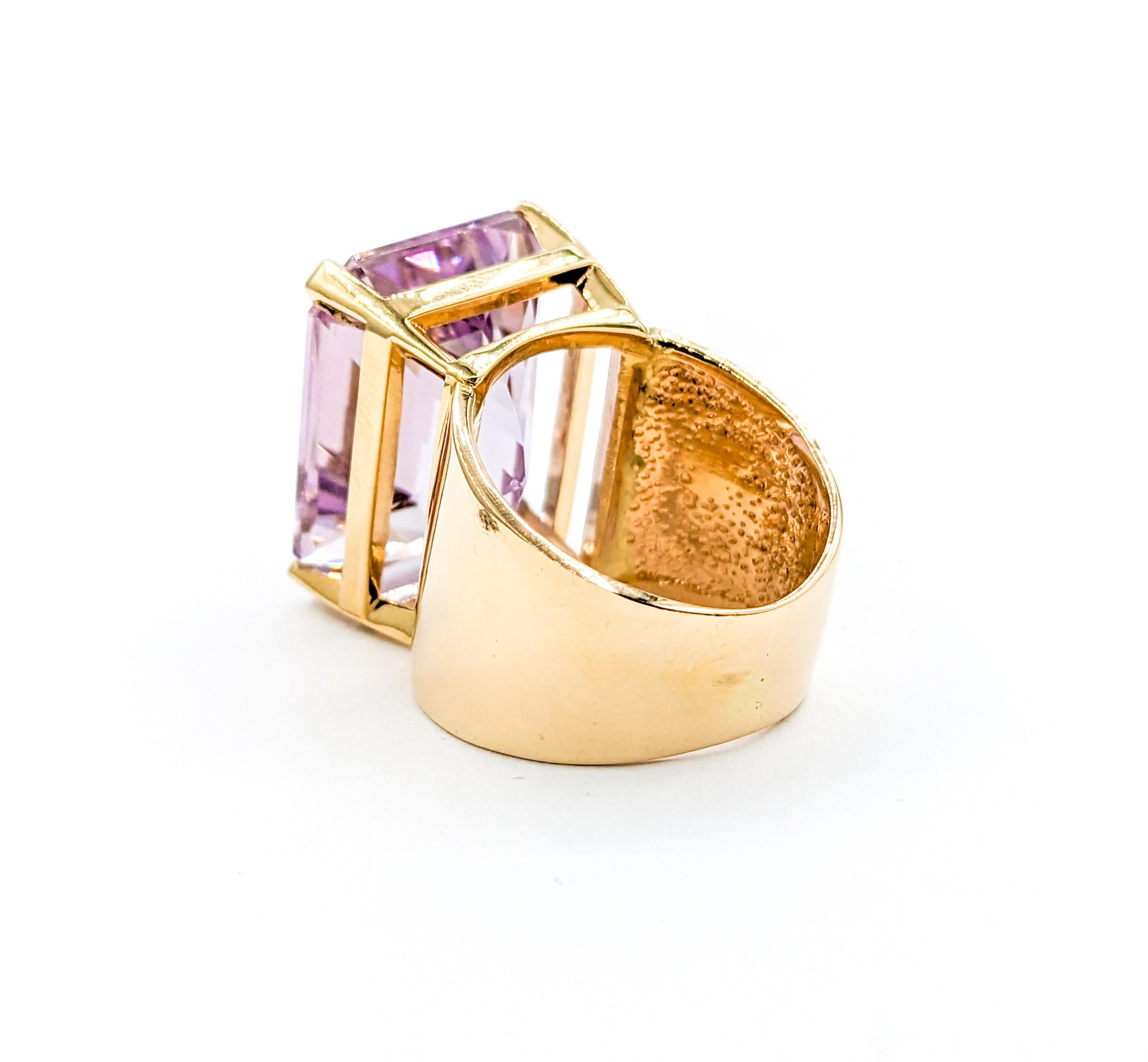 Vintage Light Purple Amethyst Cocktail Ring in Gold For Sale 5