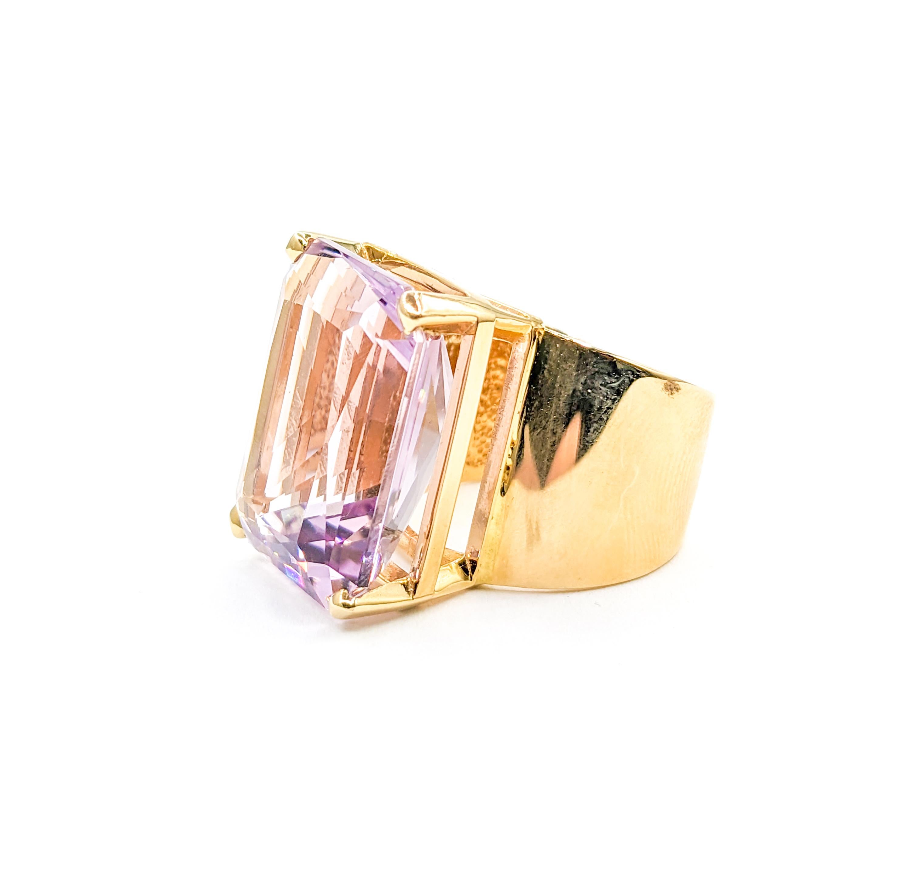 Vintage Light Purple Amethyst Cocktail Ring in Gold For Sale 6