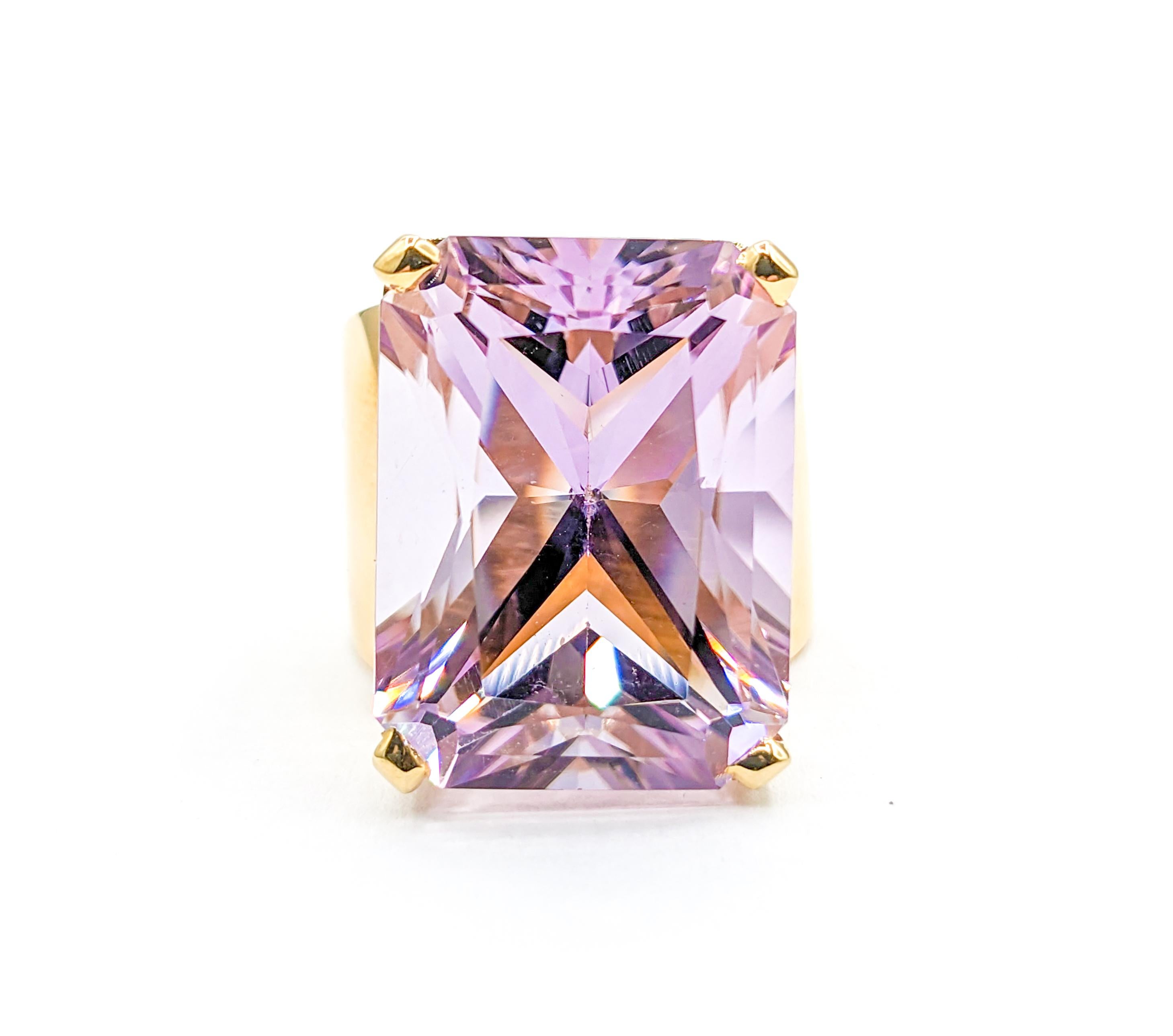 Vintage Light Purple Amethyst Cocktail Ring in Gold

Presenting a striking amethyst statement ring crafted in 14K yellow gold. This captivating ring features a prominent 20x15mm amethyst. The amethyst stands out against the buttery gold with its
