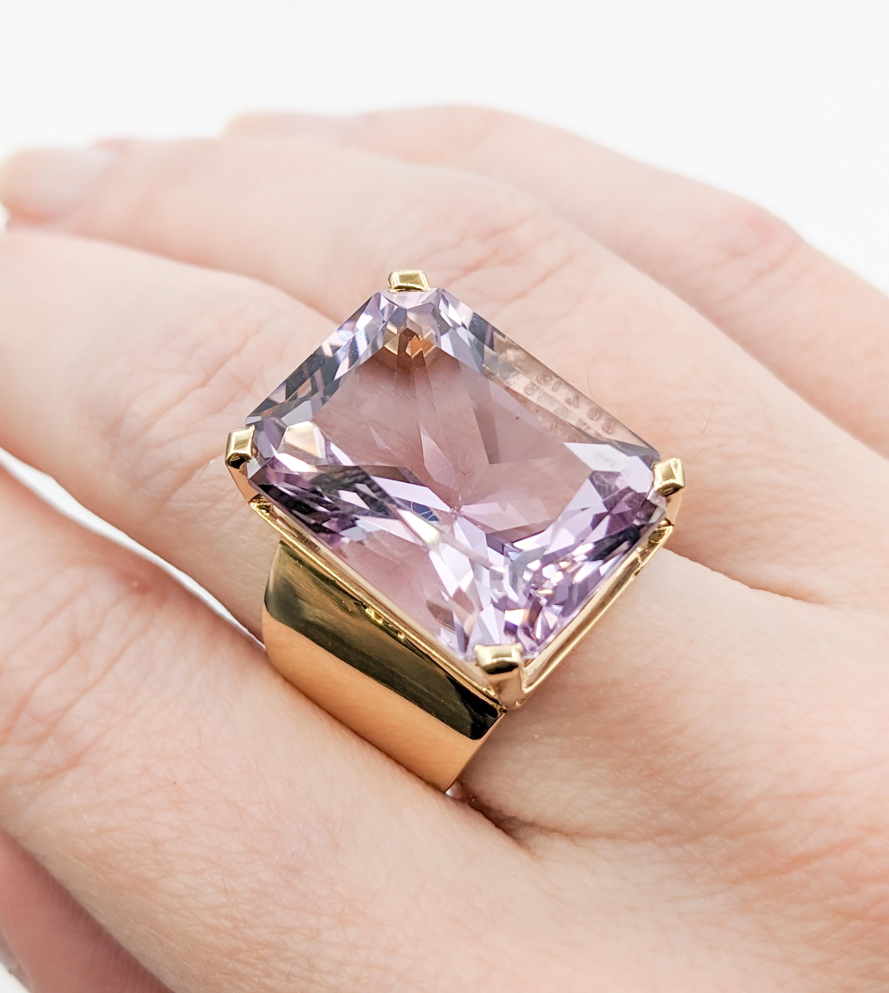 Vintage Light Purple Amethyst Cocktail Ring in Gold For Sale 1