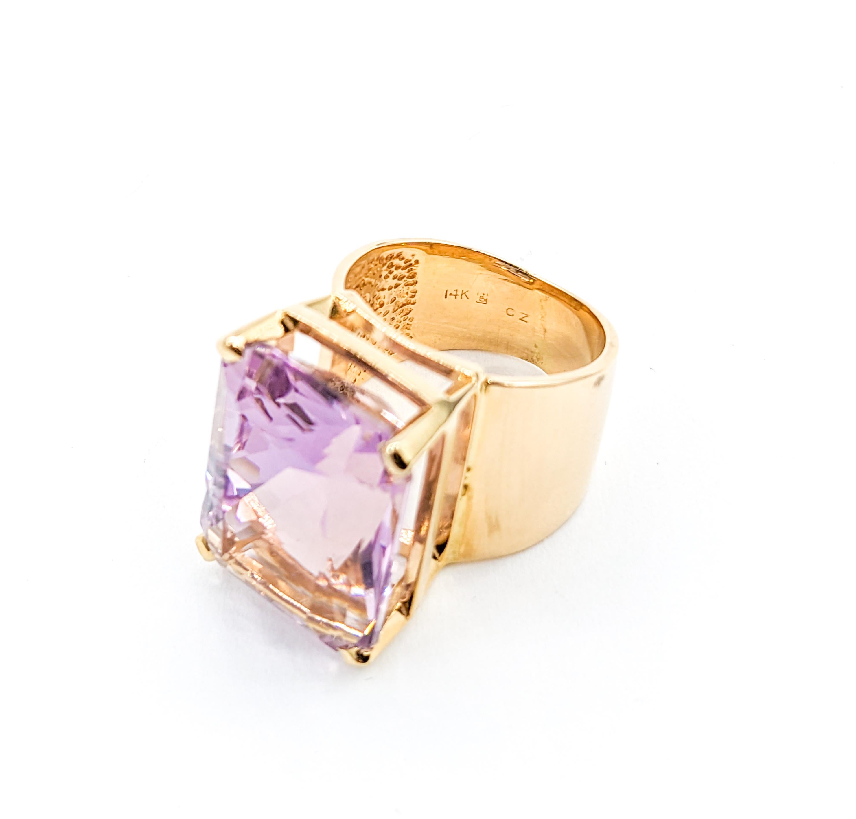 Vintage Light Purple Amethyst Cocktail Ring in Gold For Sale 3