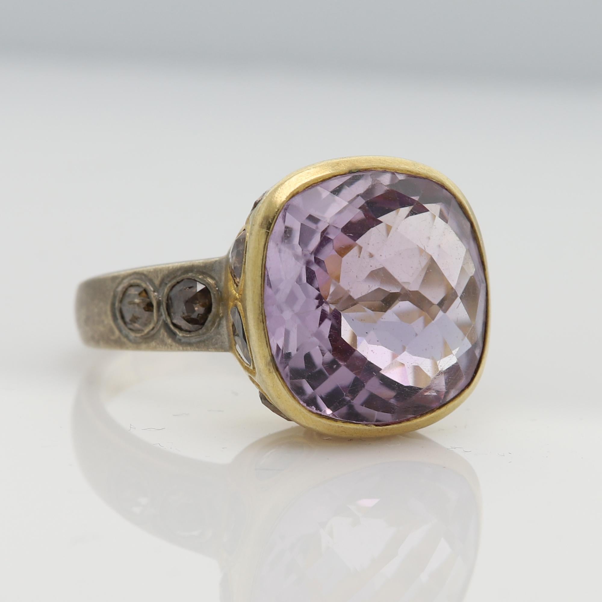 Vintage Light Purple Ring Amethyst Cushion 13 Carat 18 Karat Two Tone Gold For Sale 2