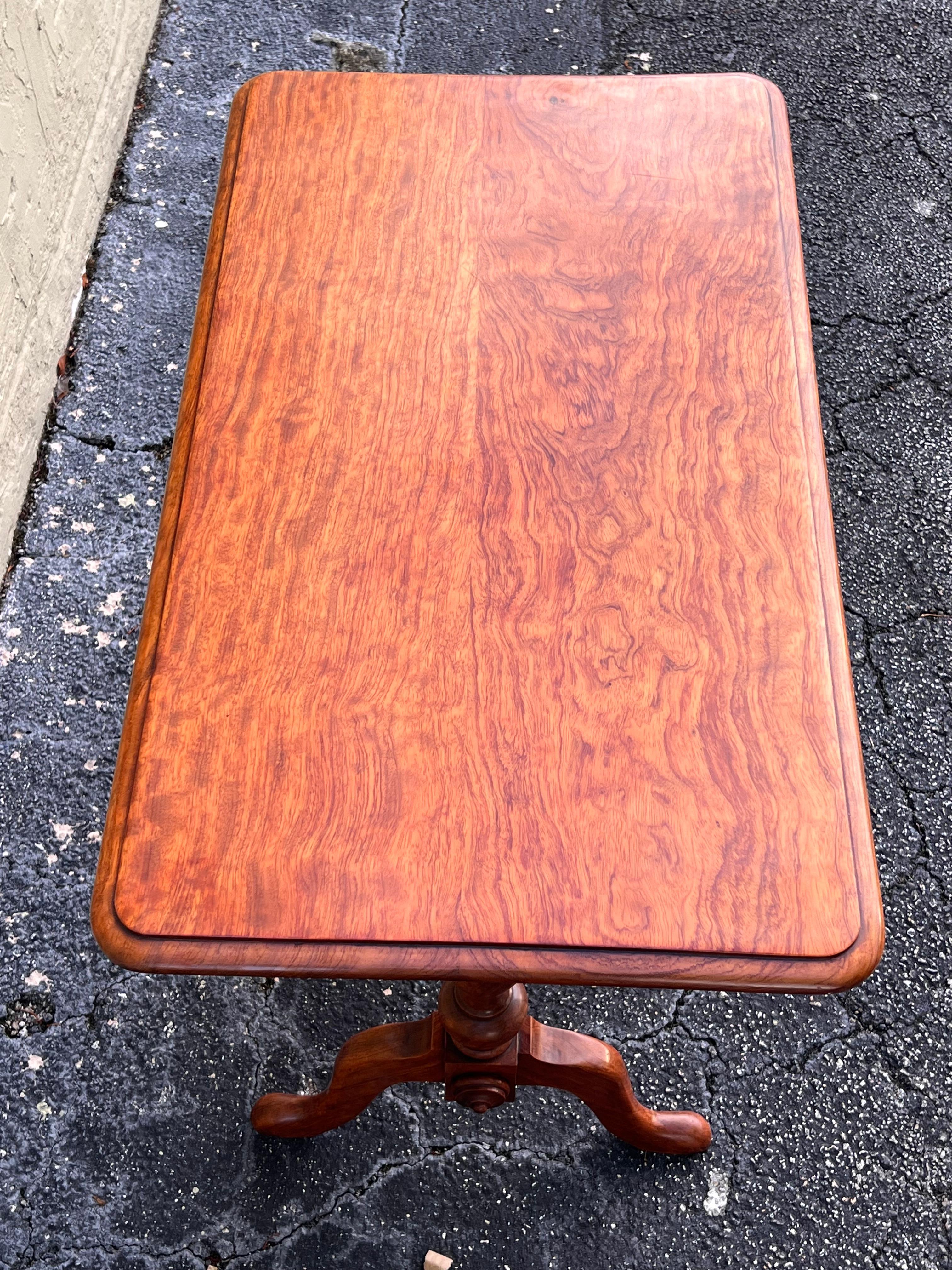 Vintage Light Solid Oak Coffee Table In Good Condition For Sale In Miami, FL