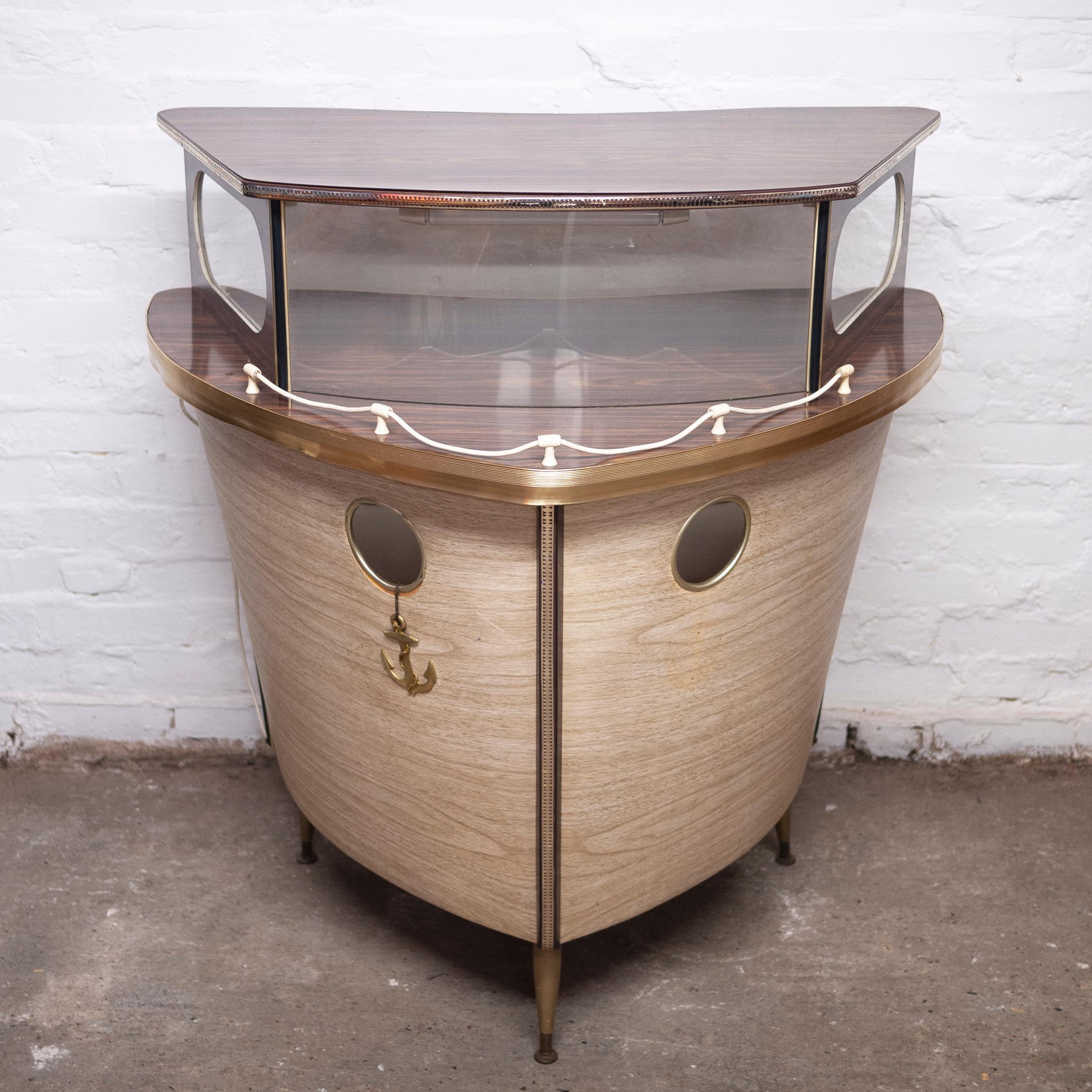 Vintage Light Up Boat Cocktail Bar with Anchor, 1950s In Good Condition In Chesham, GB