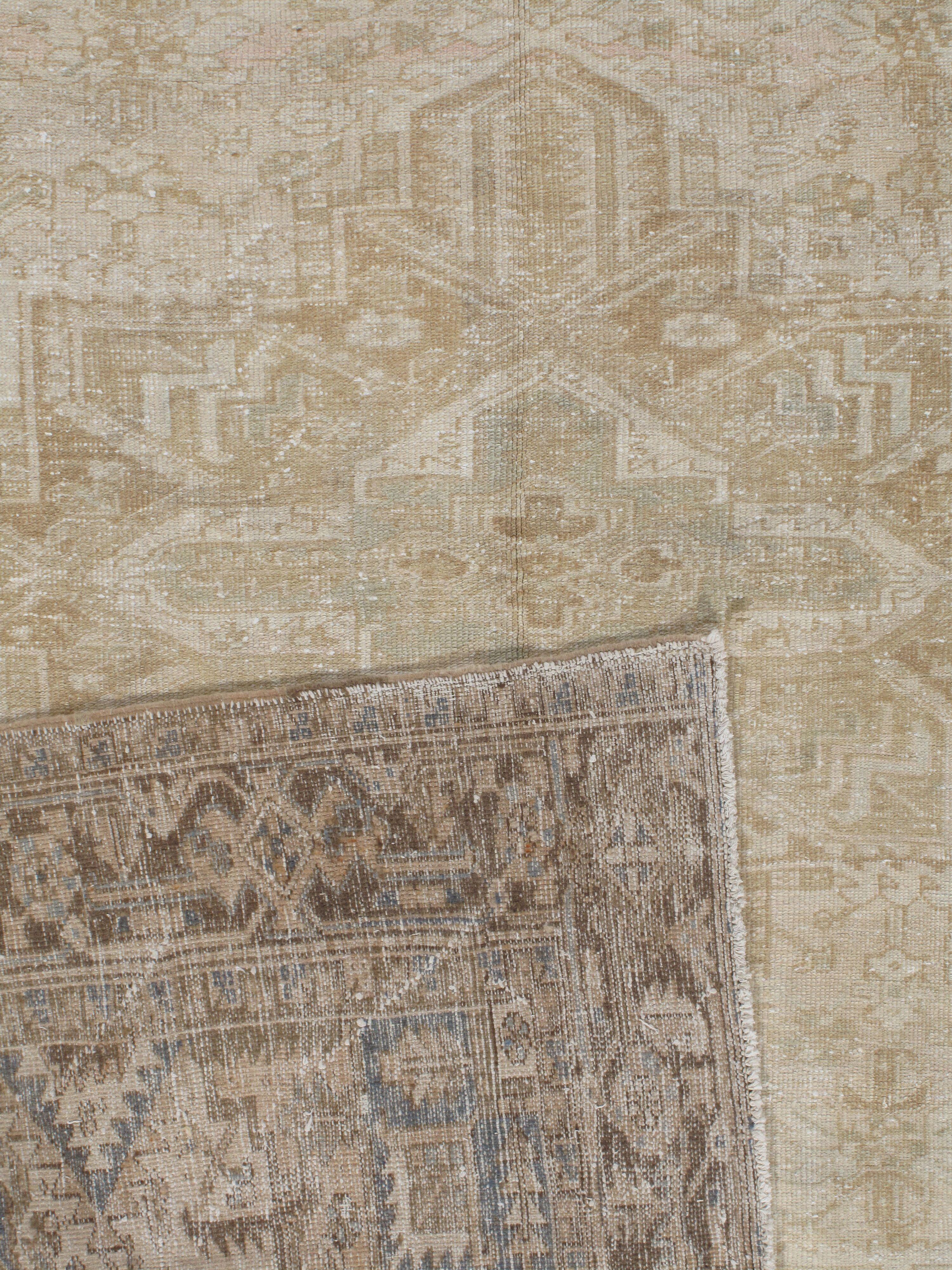Vintage Lightly Distressed Heriz Rug, circa 1920 In Good Condition In New York, NY