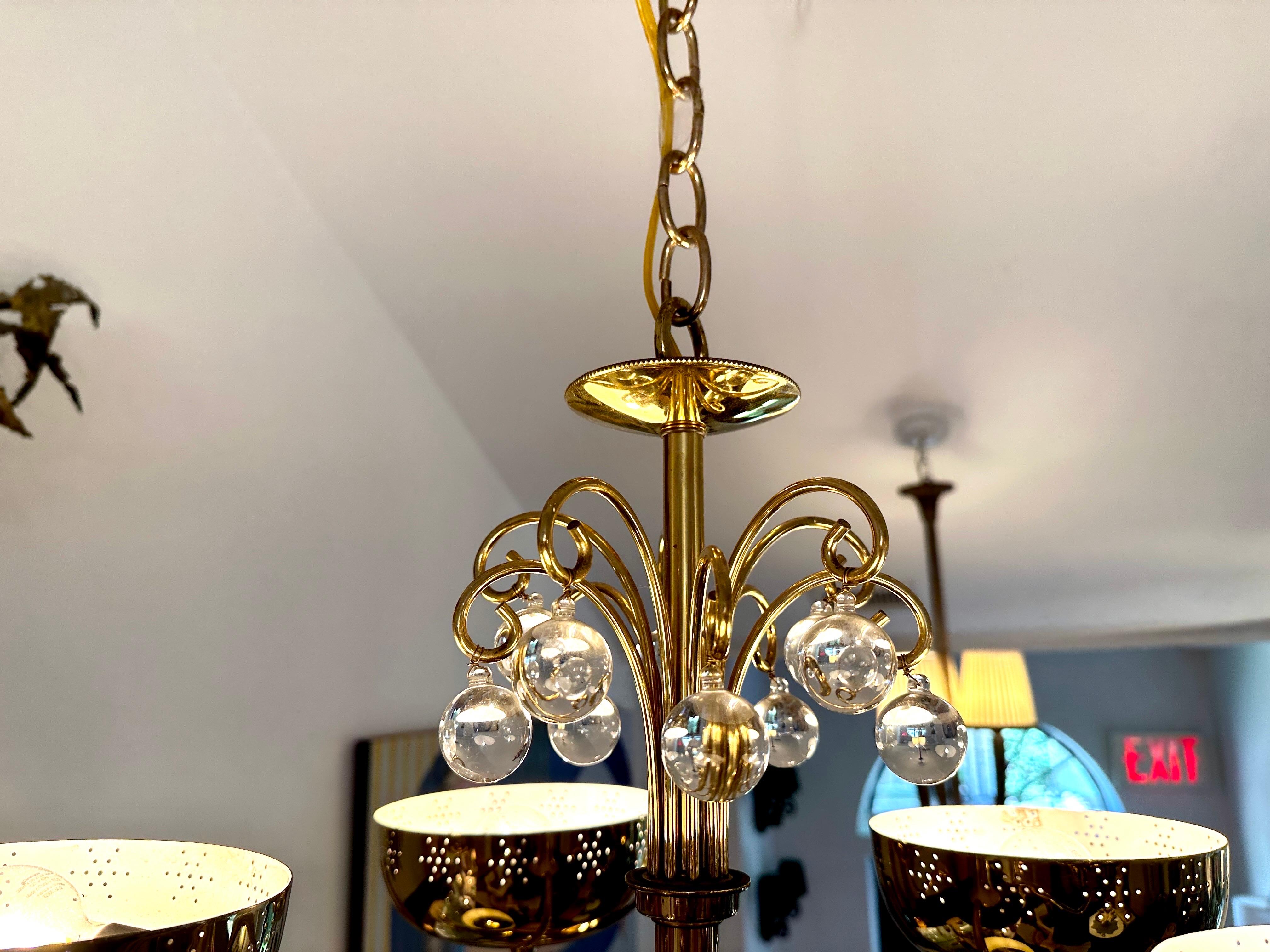 Lustre Vintage Lightolier à 5 lumières en laiton perforé en vente 4
